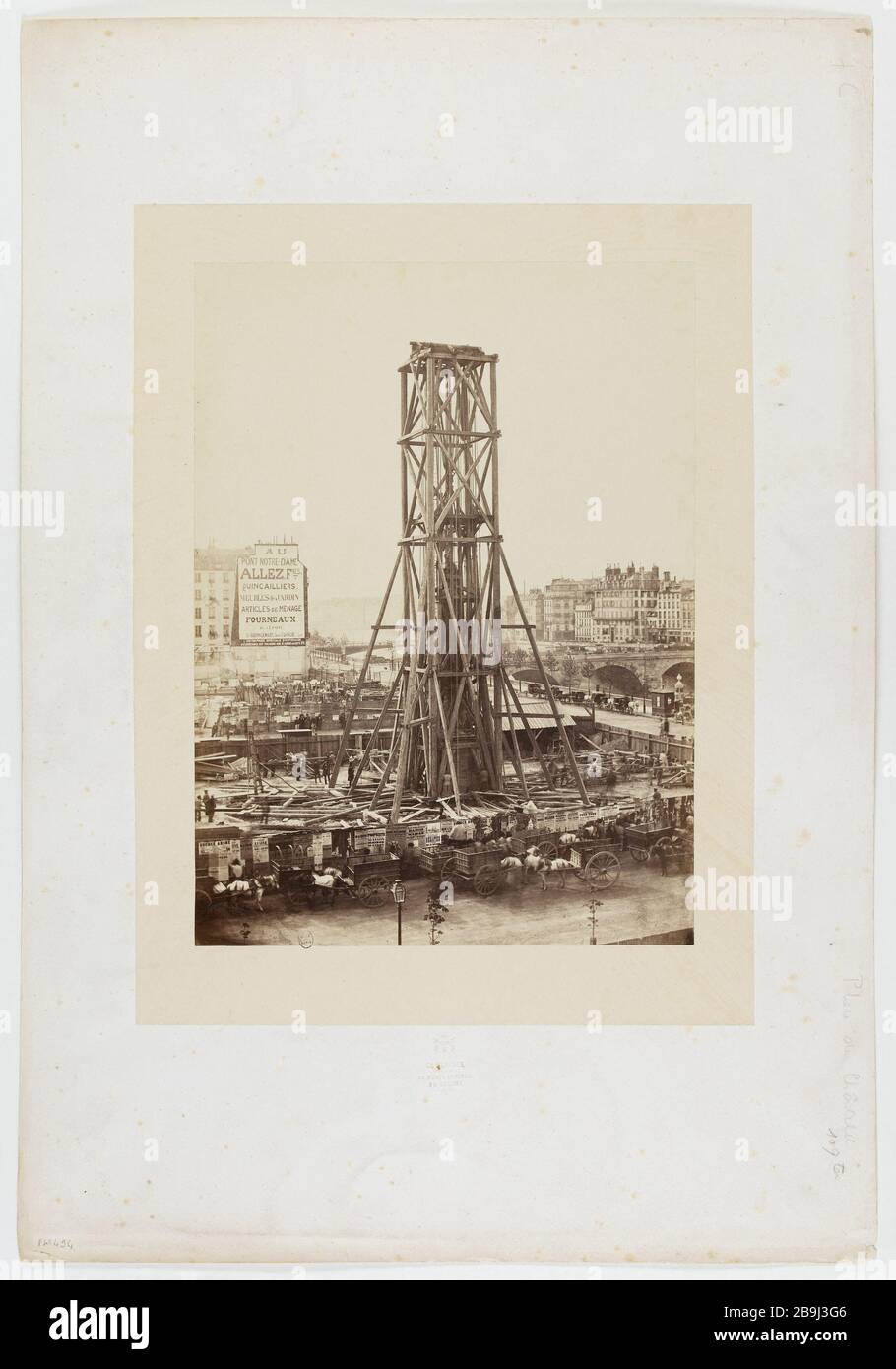 Colonne d'élévation DE LA VICTOIRE, FONTAINE PALM PLACE DU CHATELET, 1ère arrondissement, PARIS, 19 mai 1858 Exhaussement de la colonie de la Victoire, fontaine du Palmier, place du Châtelet. Paris (Ier arr.), 19 mai 1858. Photo de Charles Marville (1813-1879). Paris, musée Carnavalet. Banque D'Images