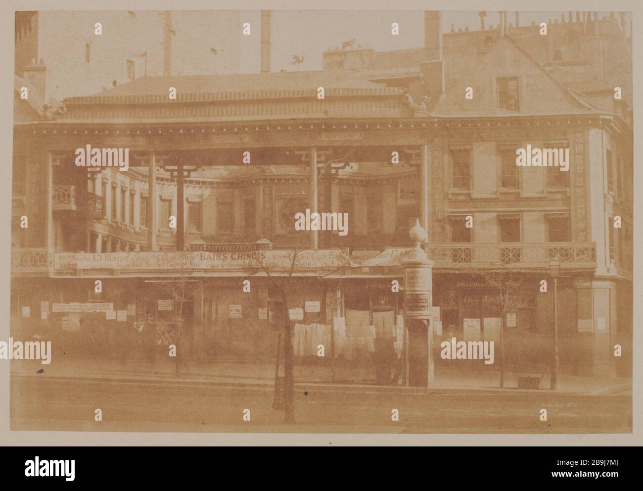 BAINS CHINOIS ANCIENS SITUÉS AU 29 BOULEVARD D'ITALIEN, 9ÈME ARRONDISSEMENT, PARIS Anciens bains chinois situés au 29, boulevard des Italiens. Paris (IXème arr.), 1853. Photo de Jean-Louis Henri le Secq des Tournelles, dit Henri le Secq (1818-1882). Paris, musée Carnavalet. Banque D'Images