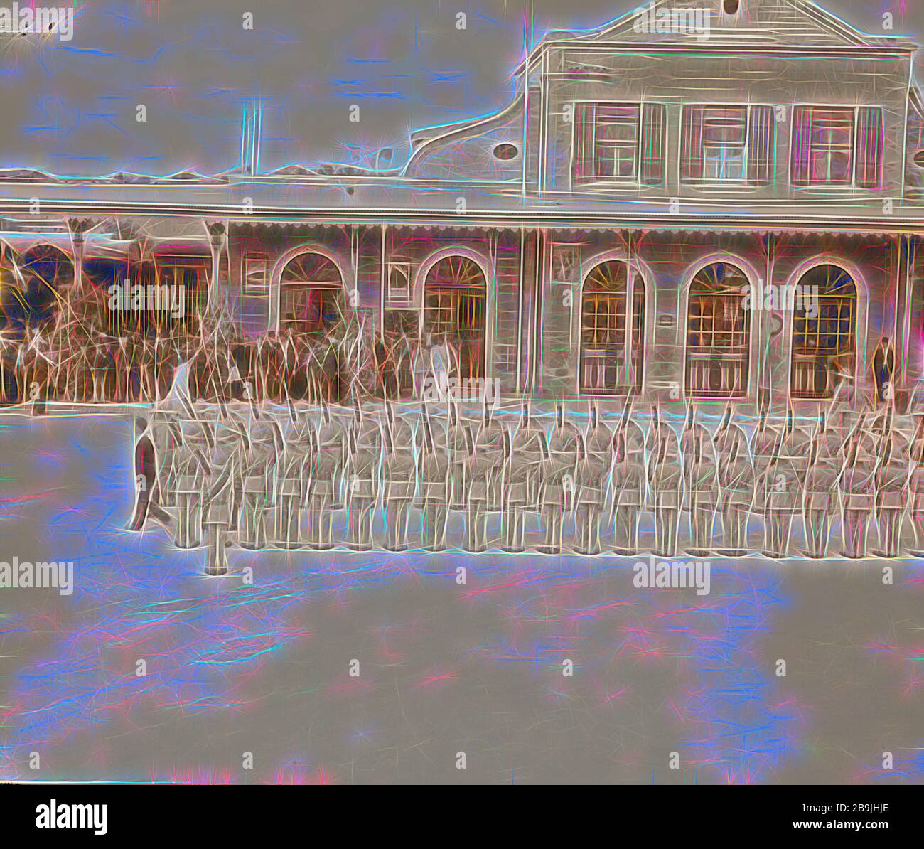 BR. & Arabes saluant VIP à Jerus. Ta RR [C'est-à-dire, les Britanniques et les Arabes saluent VIP à la gare ferroviaire de Jérusalem]. La photographie montre les Royal Fusiliers britanniques et les dignitaires britanniques et arabes à la gare de Jérusalem en décembre 1931 pour saluer le roi Feisal d'Irak qui est venu assister à la Conférence islamique mondiale. Haj Amin el Husseini; Maire de Jérusalem, Raghib al Nashibi; et le roi Feisal sont visibles sur la gauche de la photo. 1931, Jérusalem Banque D'Images