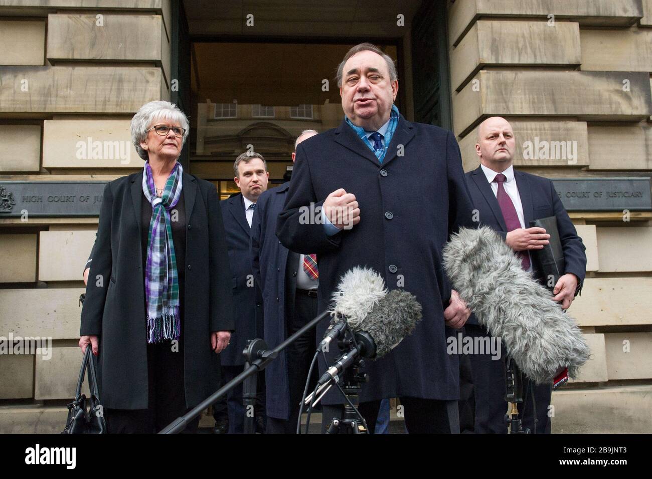Édimbourg, Royaume-Uni. 23 mars 2020. Photo : Alex Salmond - ancien premier ministre de l'Écosse et ancien chef du parti national écossais (SNP). Alex Salmond est vu quitter la Haute Cour comme un homme libre le jour onze de son procès, après avoir été acquitté de toutes les charges. Banque D'Images