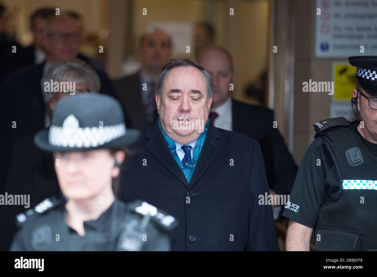 Édimbourg, Royaume-Uni. 23 mars 2020. Photo : Alex Salmond - ancien premier ministre de l'Écosse et ancien chef du parti national écossais (SNP). Alex Salmond est vu quitter la Haute Cour comme un homme libre le jour onze de son procès, après avoir été acquitté de toutes les charges. Banque D'Images