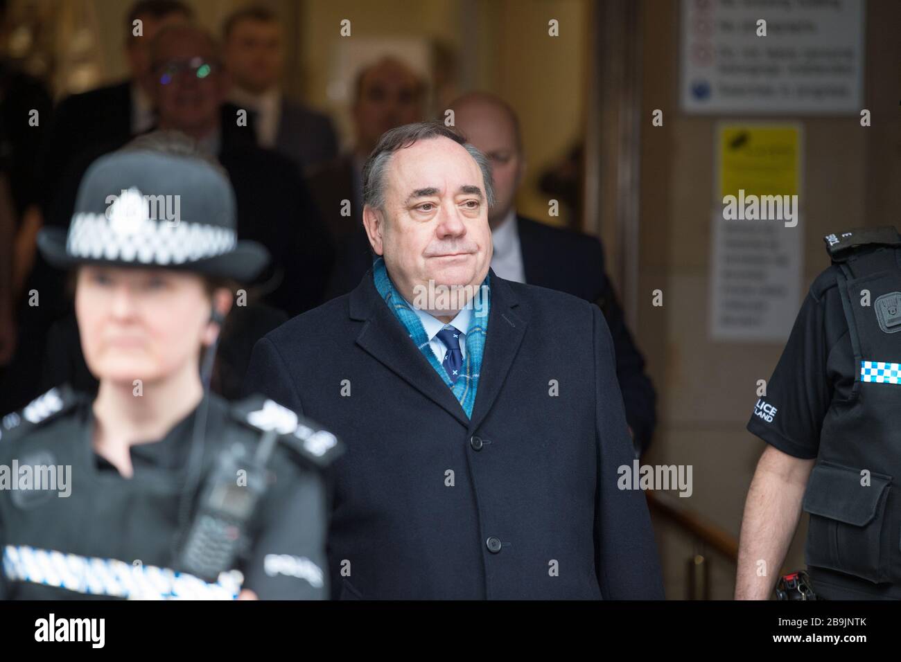Édimbourg, Royaume-Uni. 23 mars 2020. Photo : Alex Salmond - ancien premier ministre de l'Écosse et ancien chef du parti national écossais (SNP). Alex Salmond est vu quitter la Haute Cour comme un homme libre le jour onze de son procès, après avoir été acquitté de toutes les charges. Banque D'Images