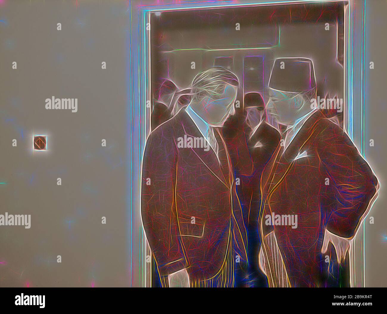 Les célébrations d'anniversaire du roi Farouk à J'lem. [C'est-à-dire Jérusalem]. L'avocat général américain, M. Wadsworth, prend la permission de l'avocat général égyptien. 1940, Jérusalem Banque D'Images