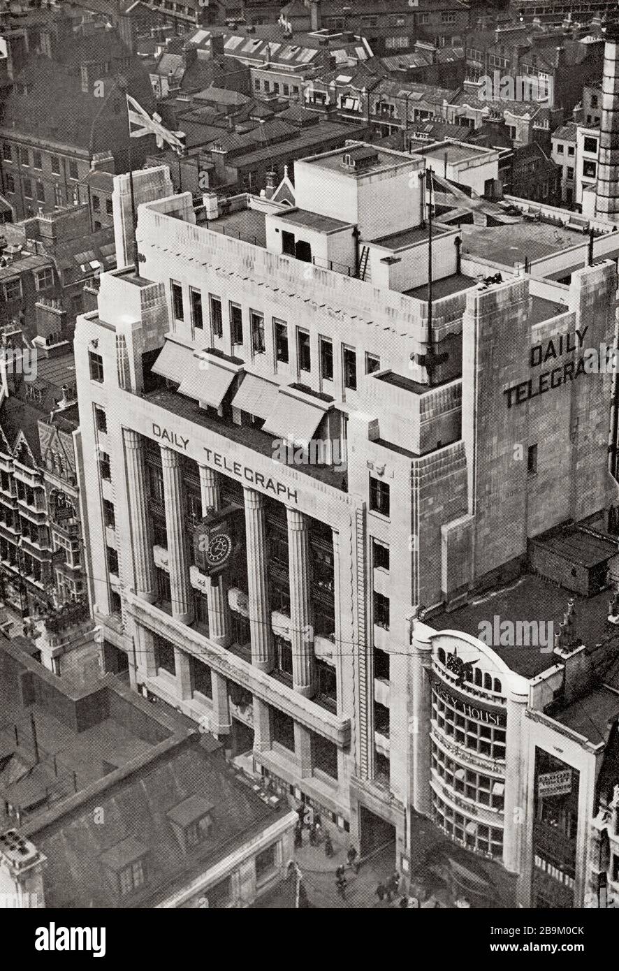 The Daily Telegraph journal Building, Fleet Street, Londres, Angleterre. De l'Esprit de Londres, publié 1935 Banque D'Images