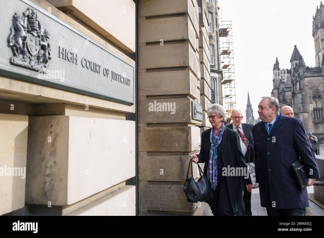 Édimbourg, Royaume-Uni. 23 mars 2020. Photo : Alex Salmond - ancien premier ministre de l'Écosse et ancien chef du parti national écossais (SNP). Alex Salmond est vu arriver à la Haute Cour le jour 11 de son procès, où le jury devrait rendre un verdict plus tard aujourd'hui. Banque D'Images