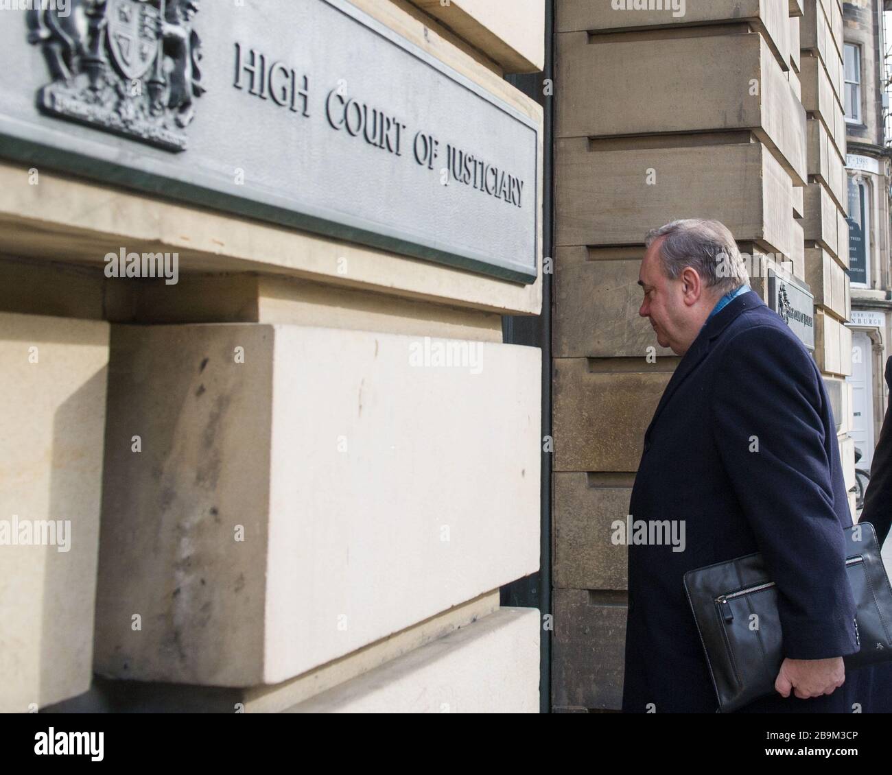 Édimbourg, Royaume-Uni. 23 mars 2020. Photo : Alex Salmond - ancien premier ministre de l'Écosse et ancien chef du parti national écossais (SNP). Alex Salmond est vu arriver à la Haute Cour le jour 11 de son procès, où le jury devrait rendre un verdict plus tard aujourd'hui. Banque D'Images