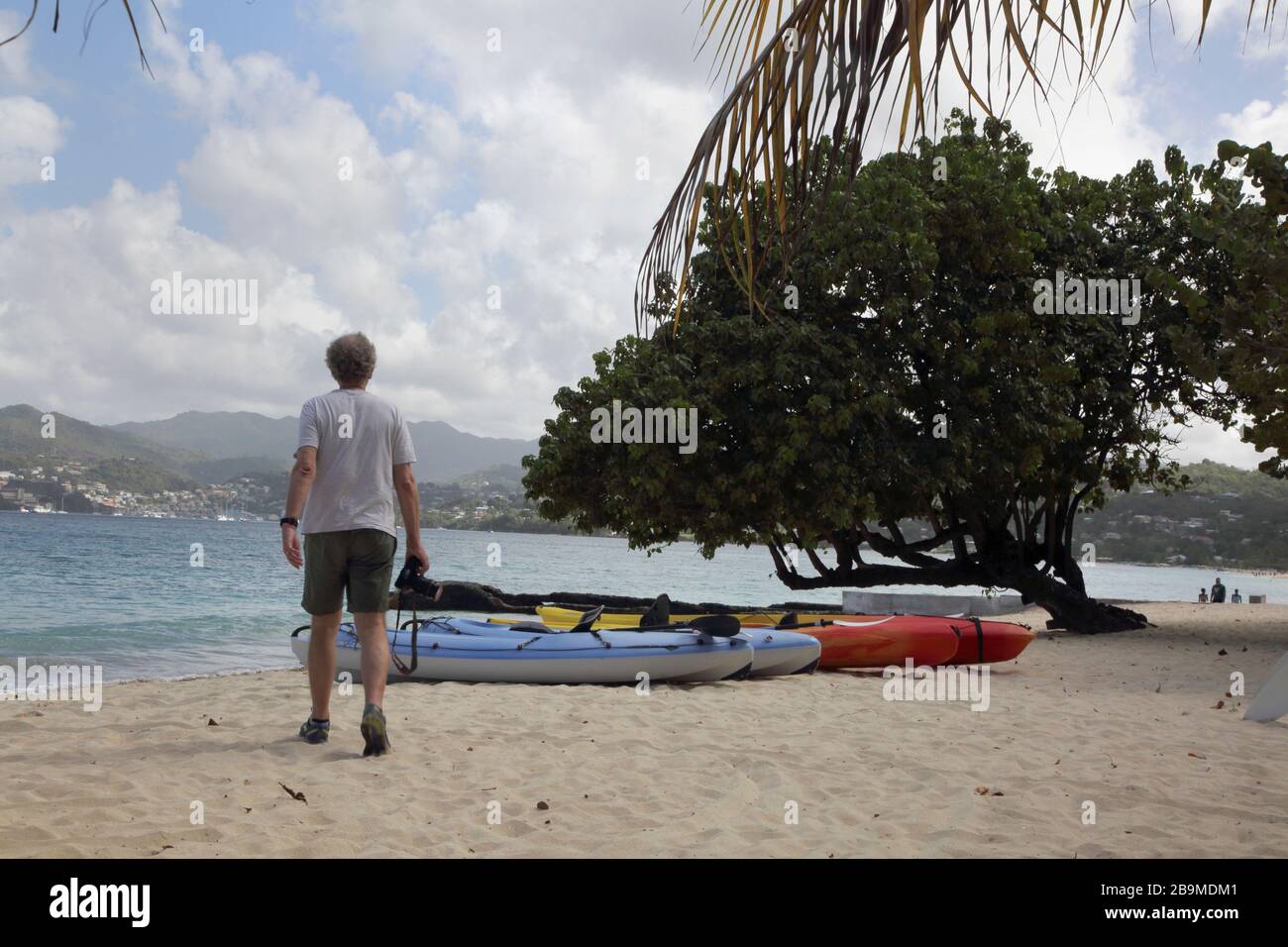 Grand Anse Beach Grenade Photographe sur la plage par kayaks Banque D'Images