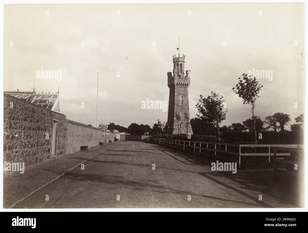 Guernesey, la Tour Victoria Guernesey, la Tour Victoria (la Tour Victoria, Guernesey). Photographie anonyme. Papier aluminé. Paris, Maison de Victor Hugo. Banque D'Images