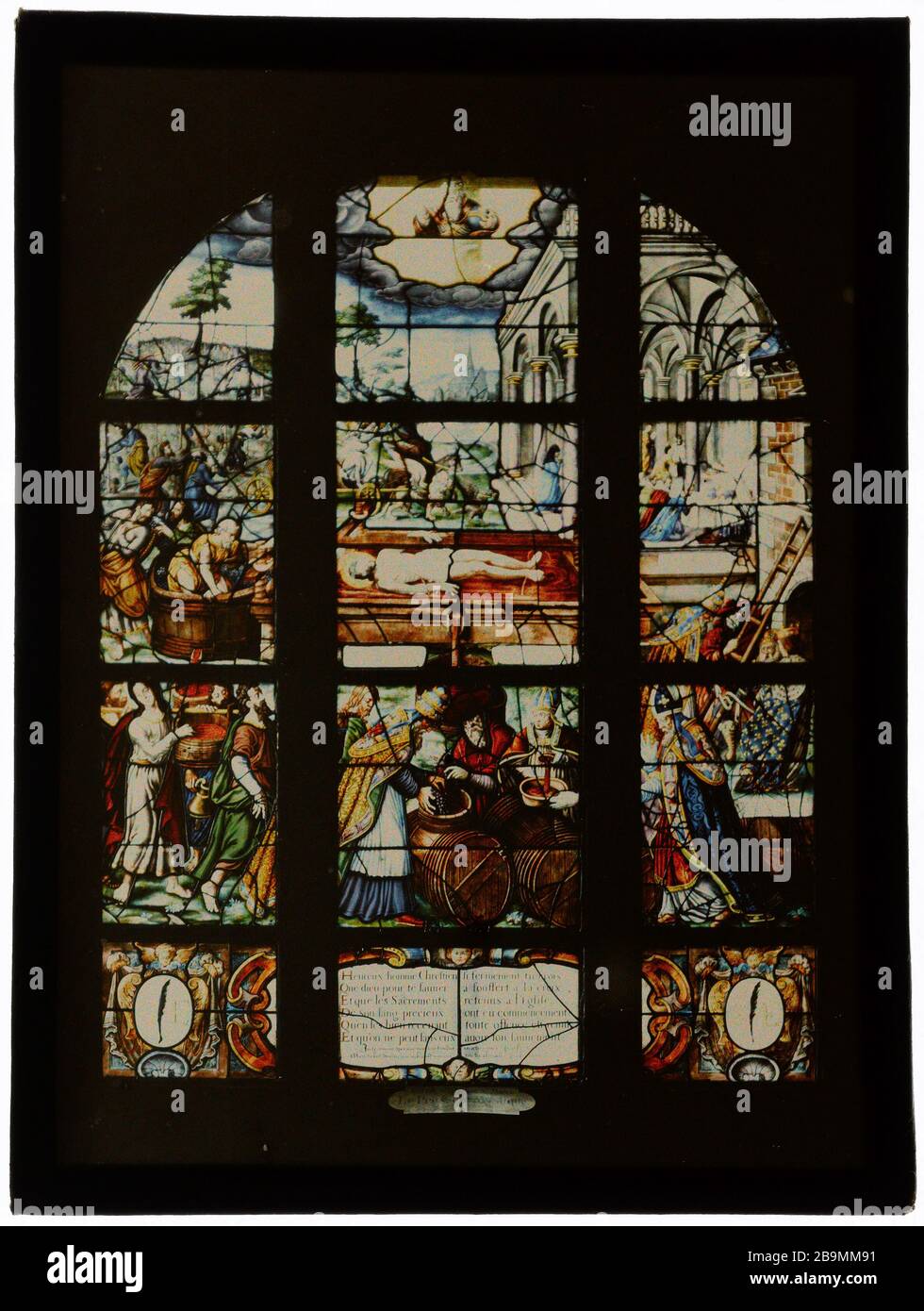 Vitrail. Saint Etienne du Mont, la mystique winepress Vitrail. 'St-Etienne-du-Mont, le pressoir mystique'. 1919?. Photographie anonyme. Musée des Beaux-Arts de la Ville de Paris, petit Palais. Banque D'Images
