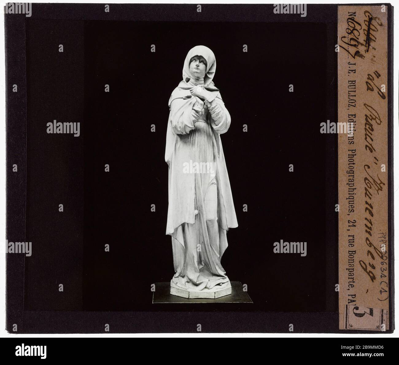 Imprime. Sculpture 'Prieuse Ecole de Nüremberg. 'La primeuse' (sculpture). Plaque de projection noir et blanc. 1900-1930. Photographie de Jacques-Ernest Bulloz (1858-1942). Musée des Beaux-Arts de la Ville de Paris, petit Palais. Banque D'Images