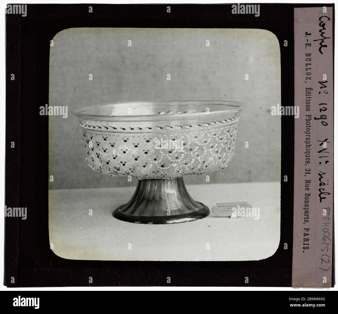 Verre. Conergeries hachées. Coupé. Plaque de projection noir et blanc. 1900-1930. Photographie de Jacques-Ernest Bulloz (1858-1942). Musée des Beaux-Arts de la Ville de Paris, petit Palais. Banque D'Images