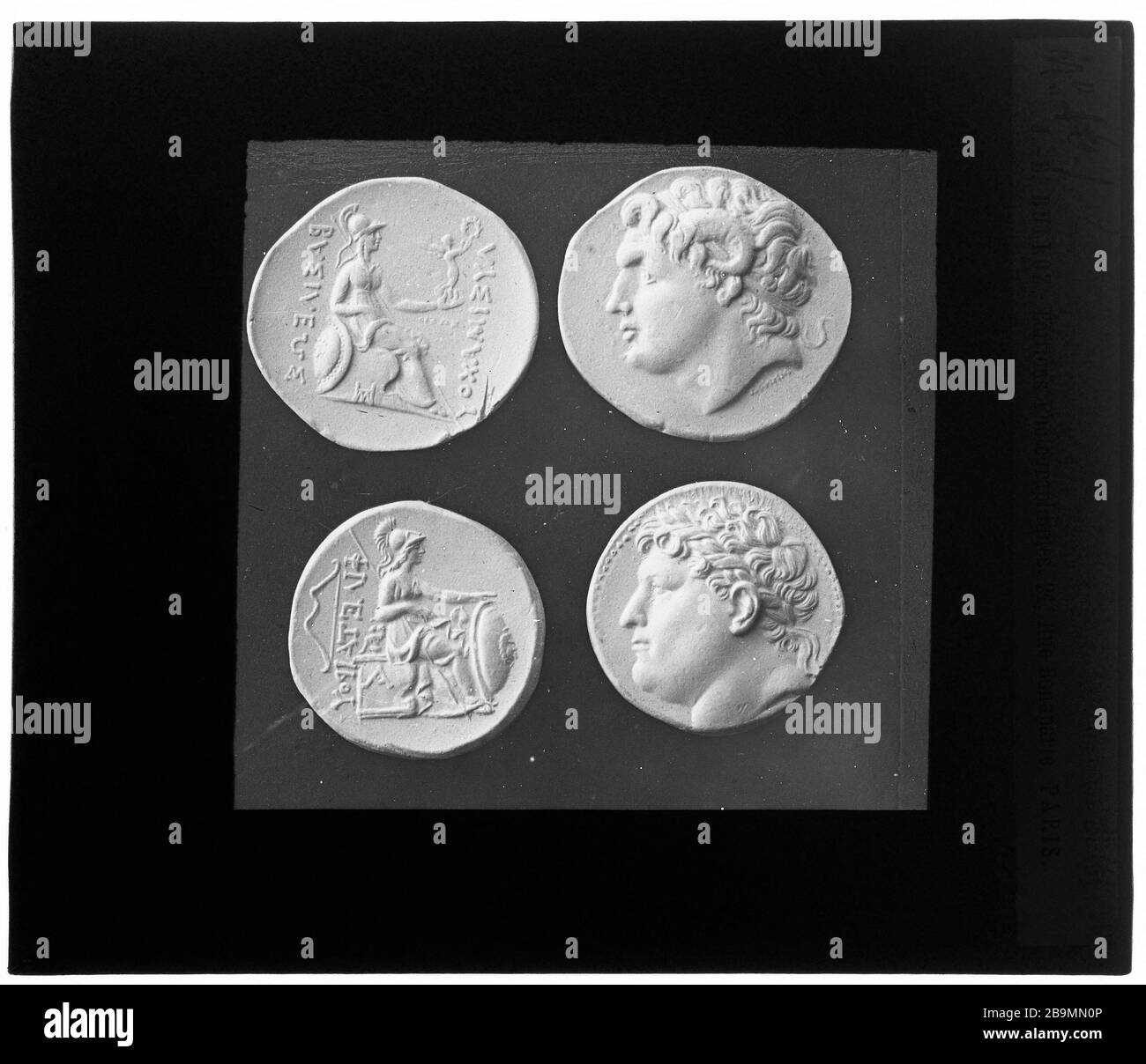 médailles d'antiquités. # 16 antiquités de Médailles. 'n° 16'. Plaque de projection noir et blanc. Photographie de Jacques Ernest Bulloz (1858-1942), 1900-1930. Musée des Beaux-Arts de la Ville de Paris, petit Palais. Banque D'Images