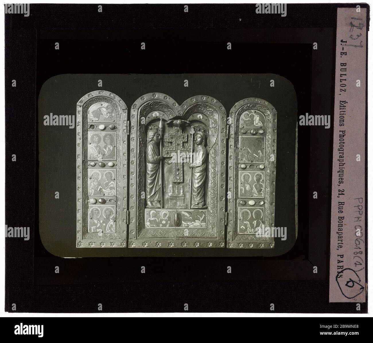 EMaux. Tryptique Emaux. 'Tryptique'. Plaque de projection noir et blanc. 1900-1930. Photographie de Jacques-Ernest Bulloz (1858-1942). Musée des Beaux-Arts de la Ville de Paris, petit Palais. Banque D'Images