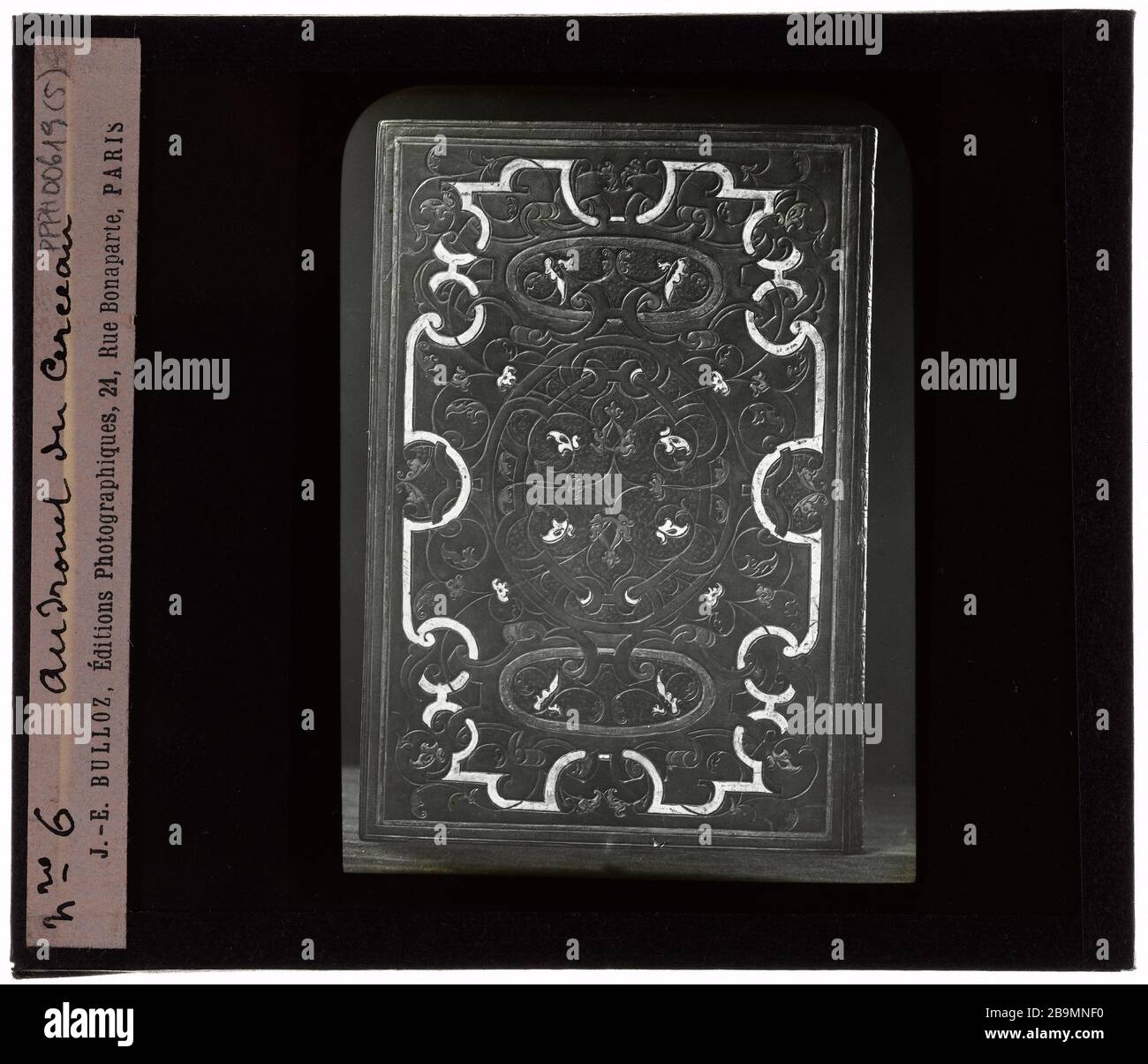 Classeurs. Rélires d'Androuet Hoop. 'Androuet du Cereau'. Plaque de projection noir et blanc. 1900-1930. Photographie de Jacques-Ernest Bulloz (1858-1942). Musée des Beaux-Arts de la Ville de Paris, petit Palais. Banque D'Images