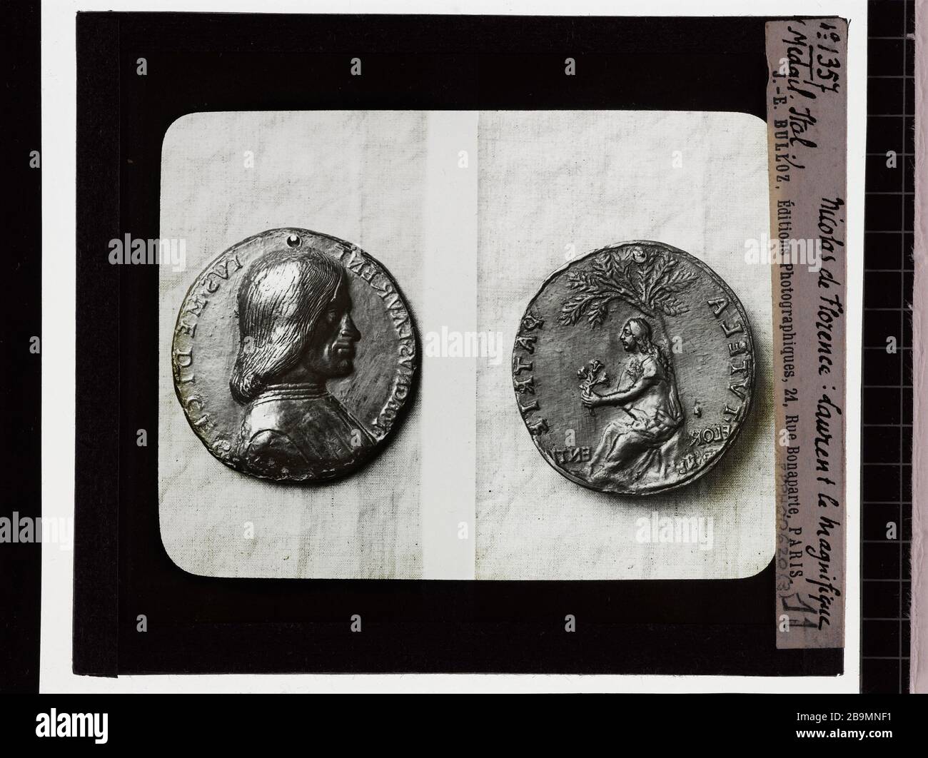 Médailles. Lorenzo les magnifiques Médailles. « Laurent le magnifique ». Plaque de projection noir et blanc. 1900-1930. Photographie de Jacques-Ernest Bulloz (1858-1942). Musée des Beaux-Arts de la Ville de Paris, petit Palais. Banque D'Images