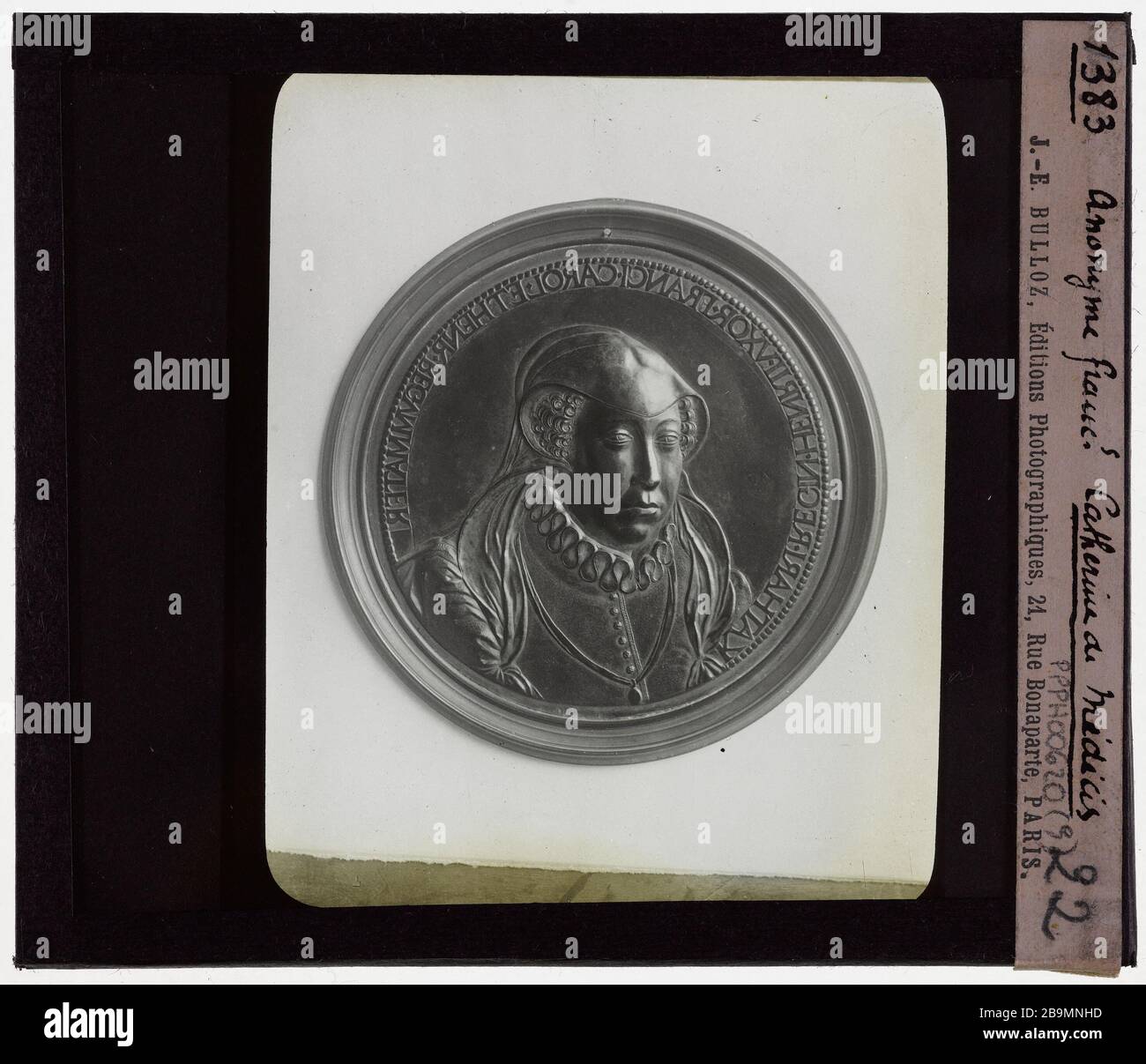 Médailles. Catherine de Médicis Médailles. 'Catherine de Médicis'. Plaque de projection noir et blanc. 1900-1930. Photographie de Jacques-Ernest Bulloz (1858-1942). Musée des Beaux-Arts de la Ville de Paris, petit Palais. Banque D'Images