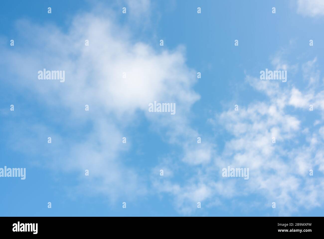 Bleu ciel photo fond mou nuageux photo arrière-plan doux mise au point Banque D'Images