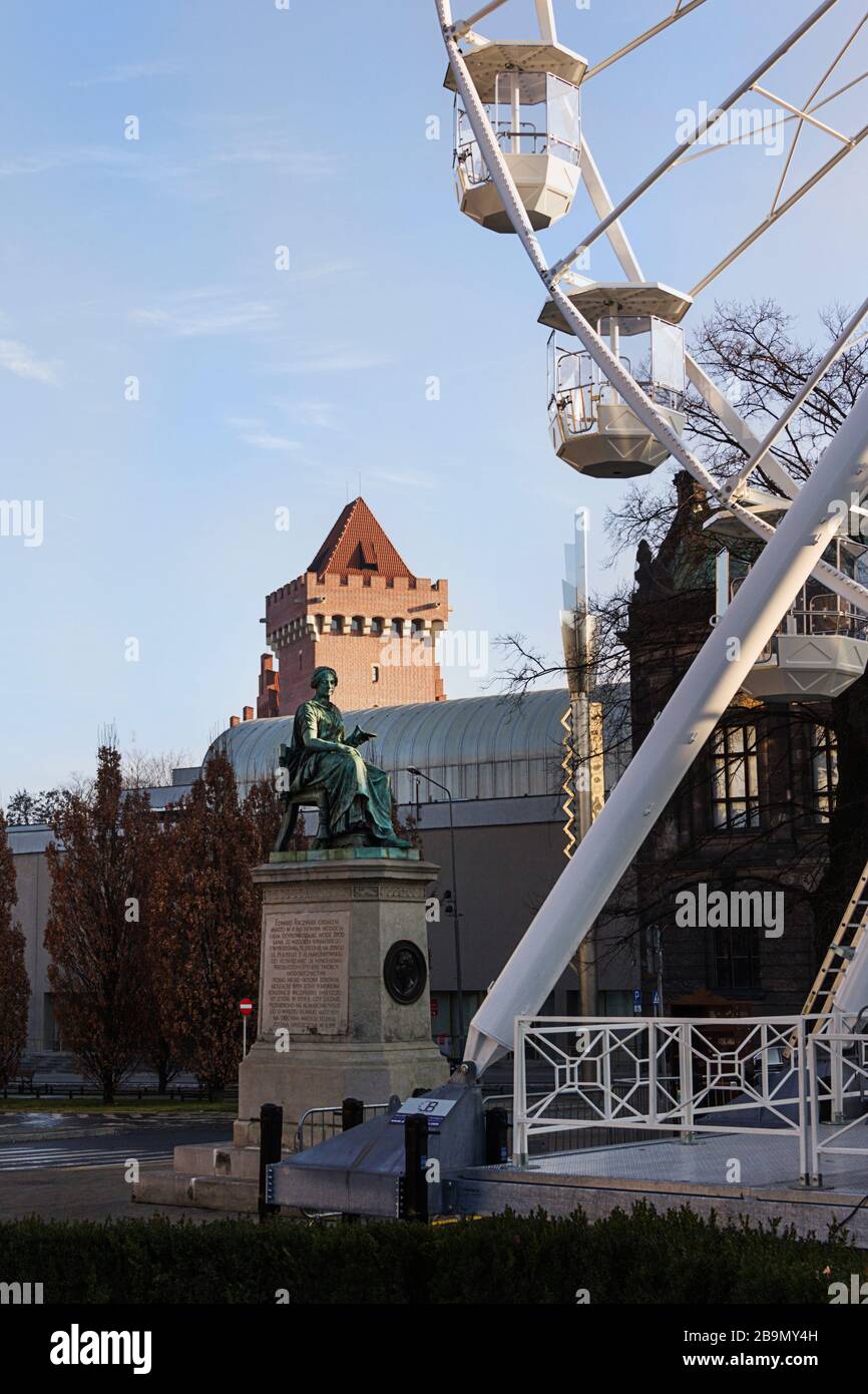 POZNAN, POLOGNE - 24 janvier 2020: La place centrale de la liberté à Poznan, la fontaine de verre, la déesse grecque Banque D'Images