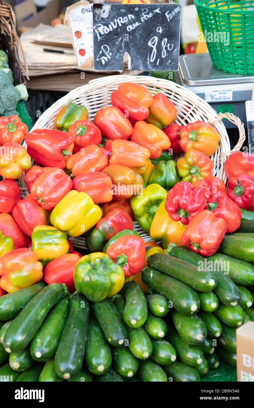 Vente de légumes au président Wilson des Marches, Paris, Ile-de-France, France Banque D'Images