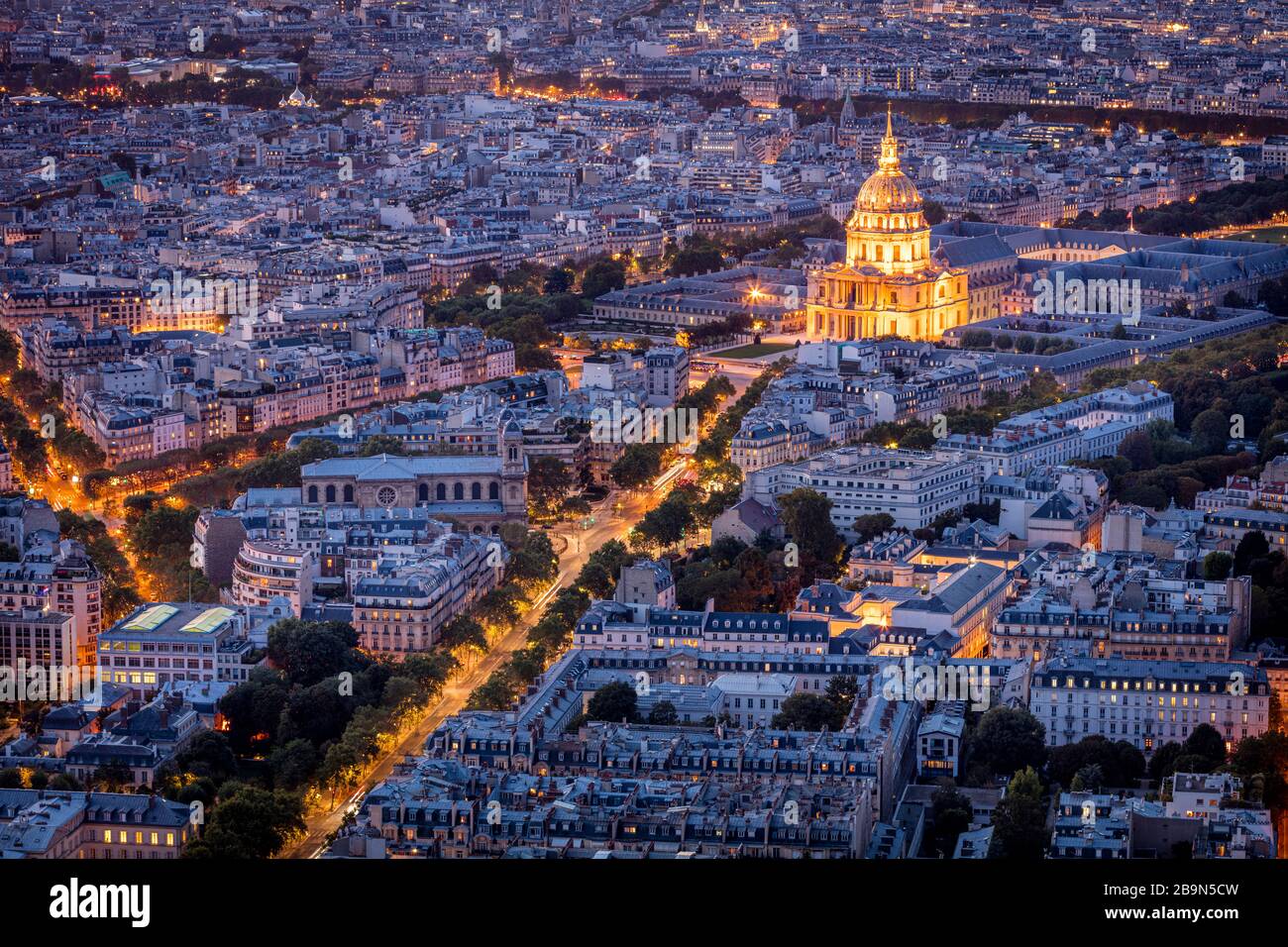 Vue panoramique sur l'église Saint Louis et la ville de Paris, France Banque D'Images