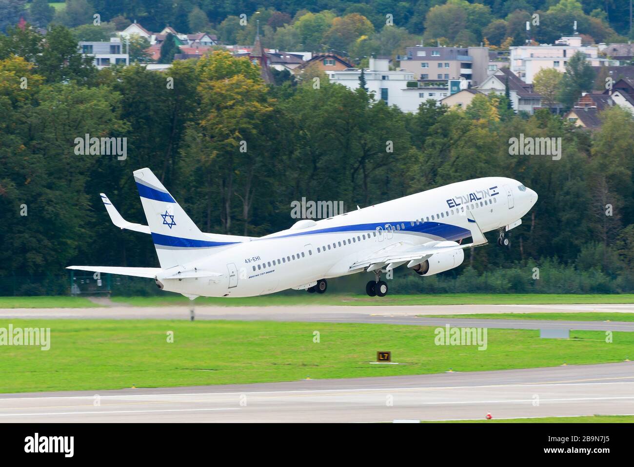 El Al Israel lAirlines Boeing 737, au départ de l'aéroport de Zurich Kloten (ZRH), en Suisse jusqu'à tel Aviv (TLV). Boeing 737-800 4 X-EHI. Banque D'Images