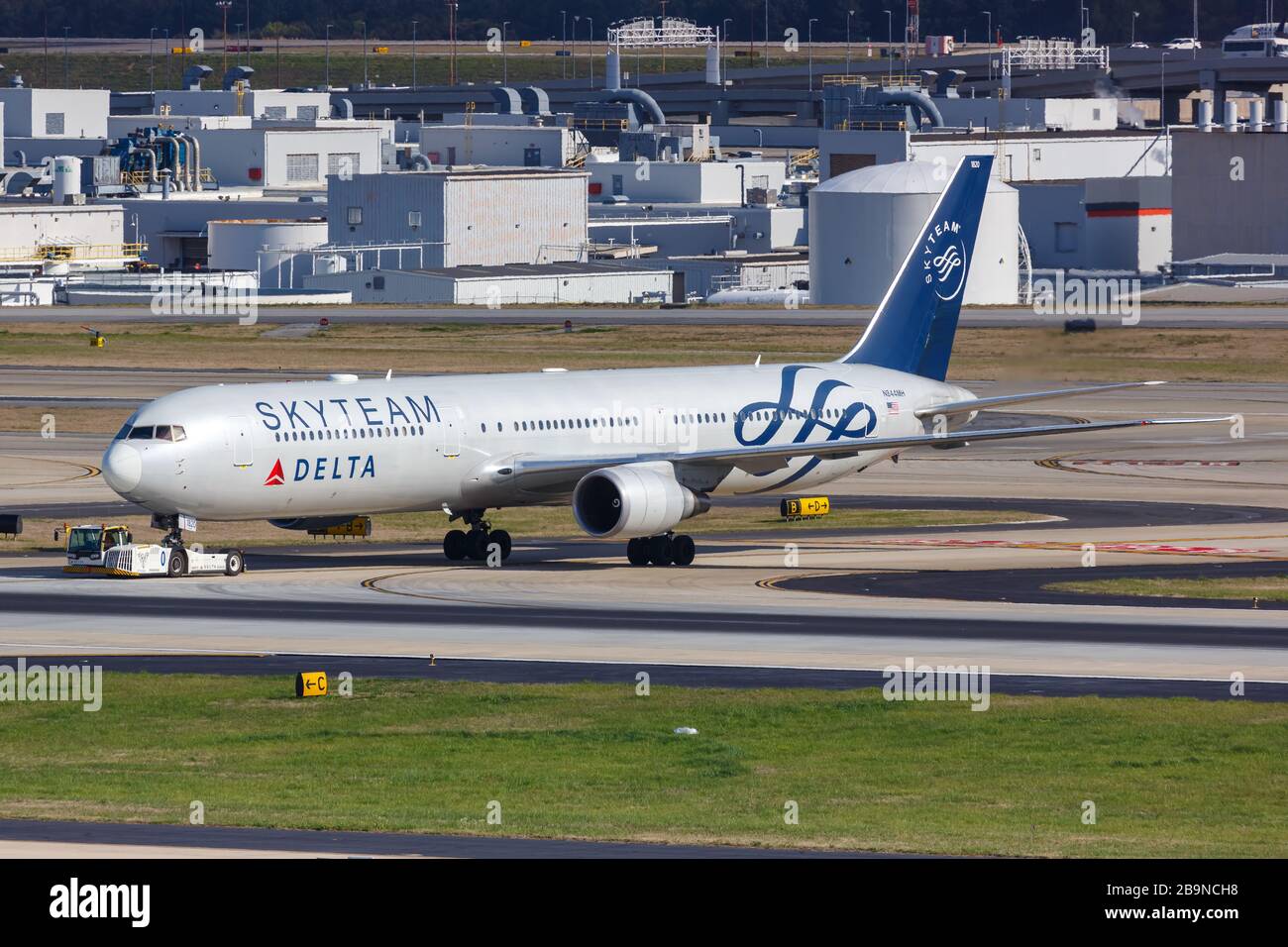 Atlanta, Géorgie – 2 avril 2019 : avion Boeing 767-400 ER Delta Air Lines à l'aéroport d'Atlanta (ATL) en Géorgie. Boeing est un fabricant américain d'avions Banque D'Images