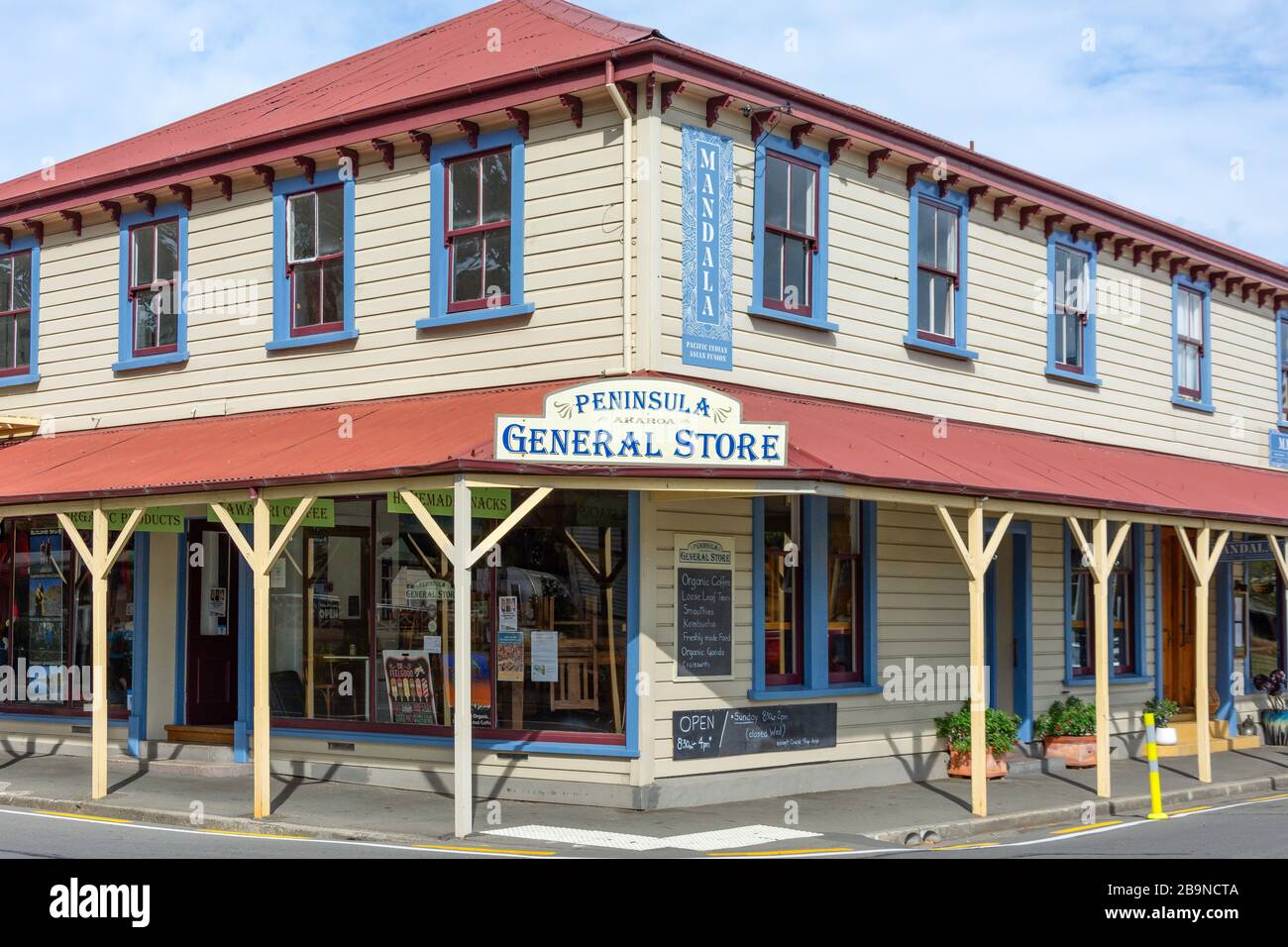 Akaroa Peninsula General Store, rue Lavaud, Akaroa, Banks Peninsula, Canterbury Region, Nouvelle-Zélande Banque D'Images
