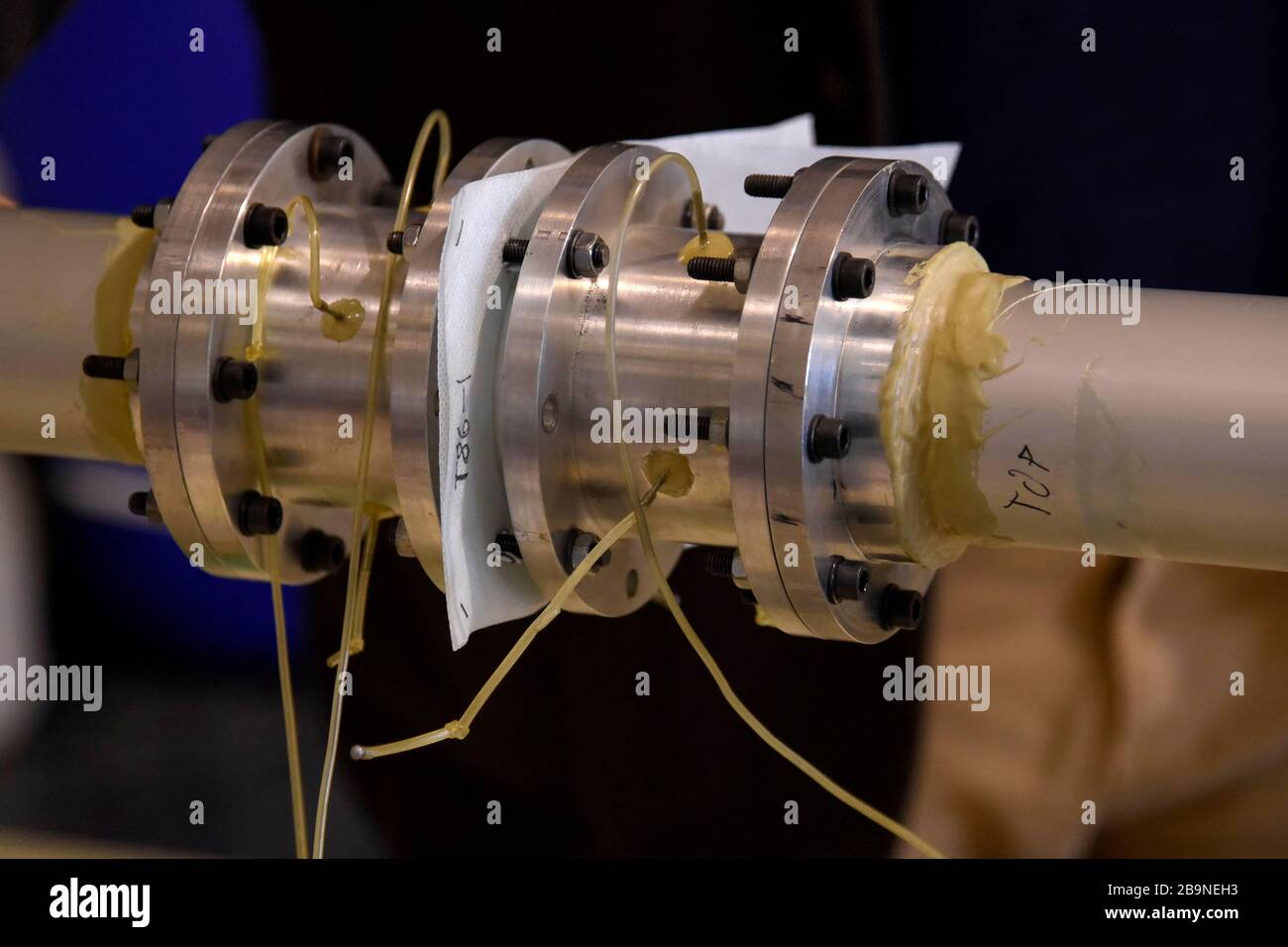 Milan, Italie. 24 mars 2020. Milan, CORONAVIRUS - au Politecnico, la pertinence des "masques" est testée et ensuite mise sur le marché. Sur la photo: Le professeur Alberto Guardone, au cours d'un test, le tissu est soumis à une quantité forte et humide d'air riche en azote pour vérifier le sceau et la transpiration crédit: Agence indépendante de photo / Alay Live News Banque D'Images