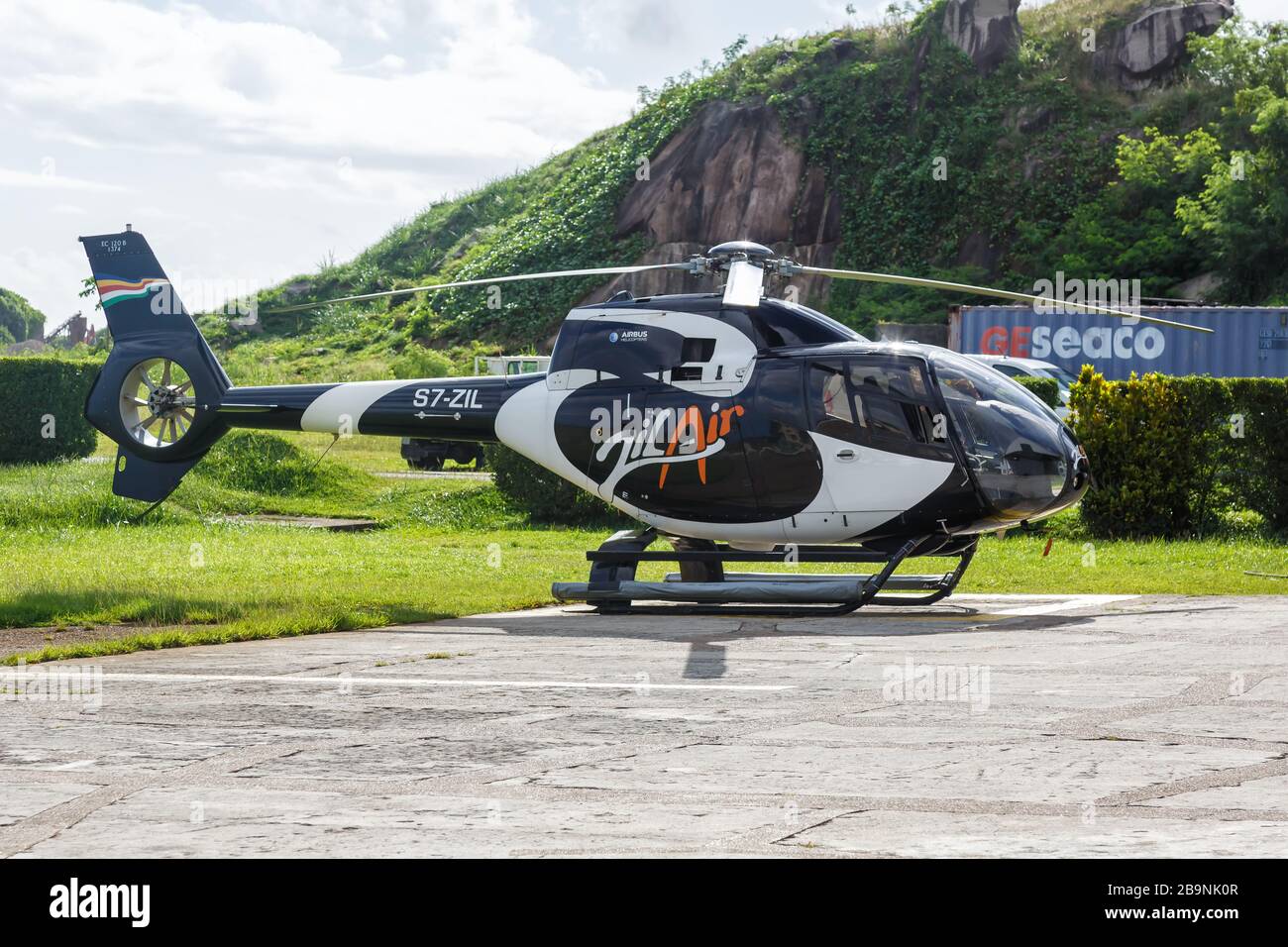 Mahe, Seychelles – 8 février 2020 : hélicoptère Zil Air Airbus   à l'aéroport de Mahe (SEZ) aux Seychelles. Banque D'Images