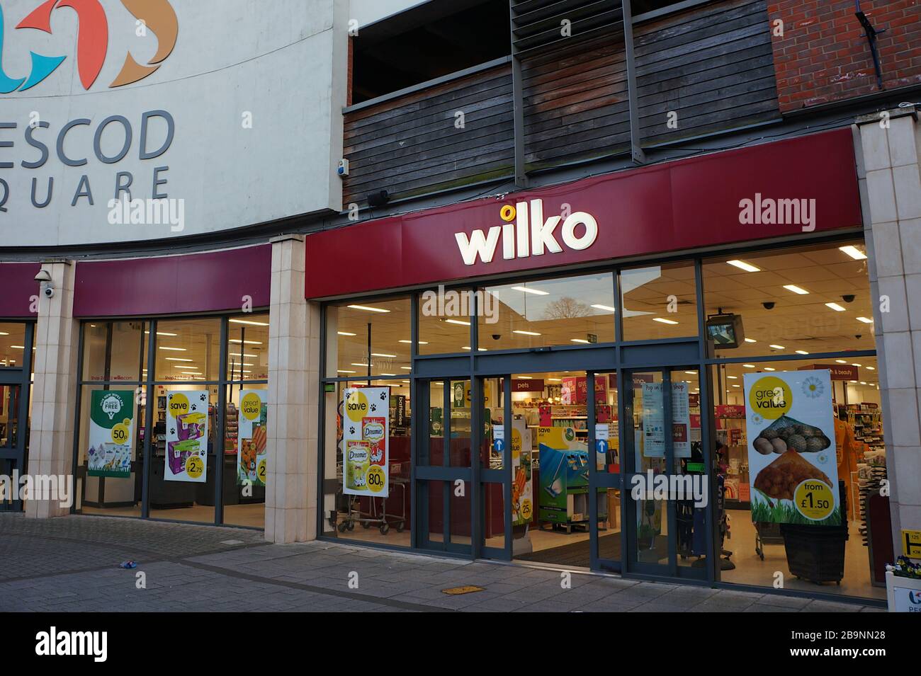 Entrée de Wilko qui était l'une des rares chaînes de magasins autorisées à ouvrir dans le confinement COVID-19 dans le Lincolnshire DE BOSTON, Banque D'Images