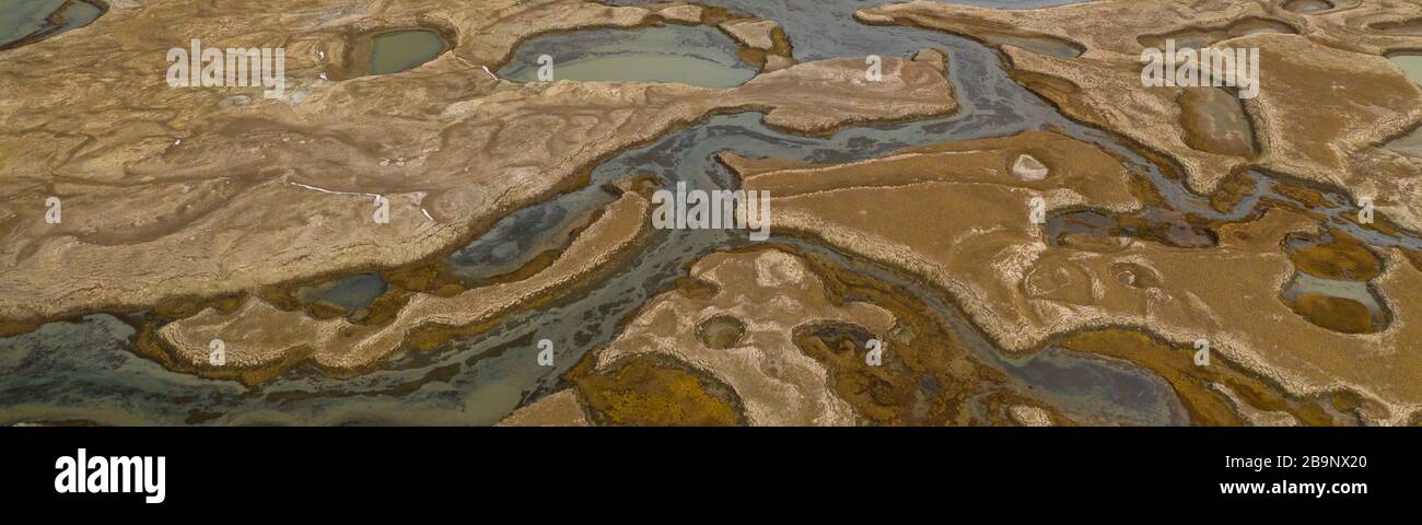 Schémas aériens abstraits des zones humides près du lac Chatyr-Kul au Kirghizstan. La Convention de Ramsar sur les zones humides d'importance internationale, en particulier A Banque D'Images