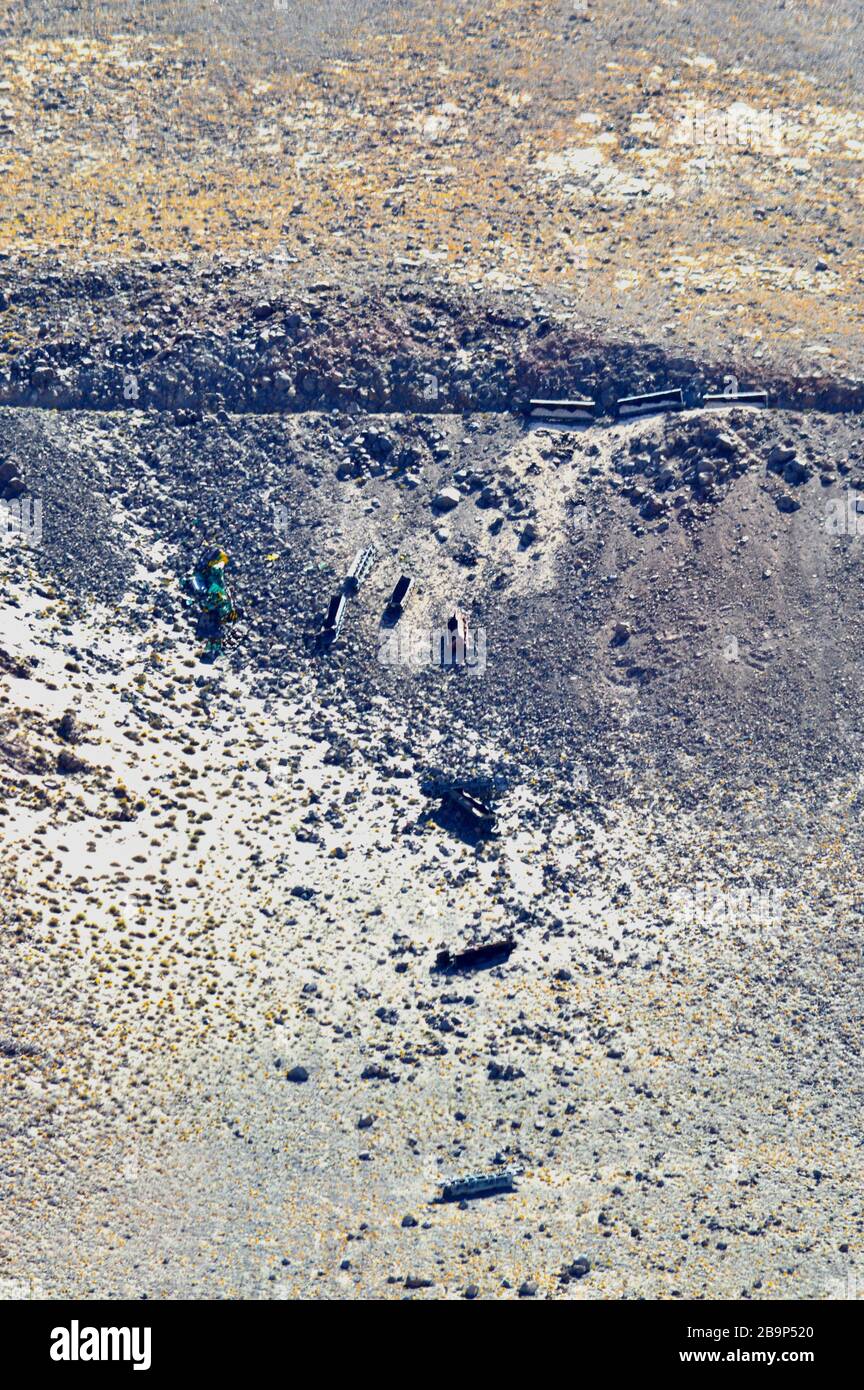 Restes de l'accident ferroviaire dans le train aux nuages en 1996 devant la lagune de Socompasa. Province de Salta, Argentine. Banque D'Images
