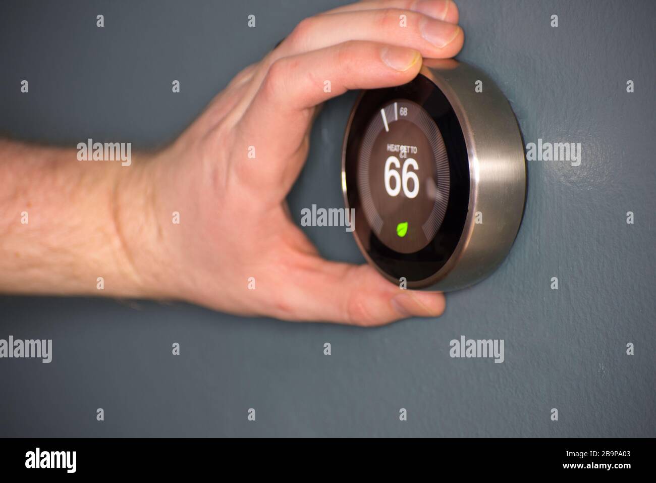 Technologie verte - thermostat électrique pour économiser de l'argent et de l'énergie Banque D'Images