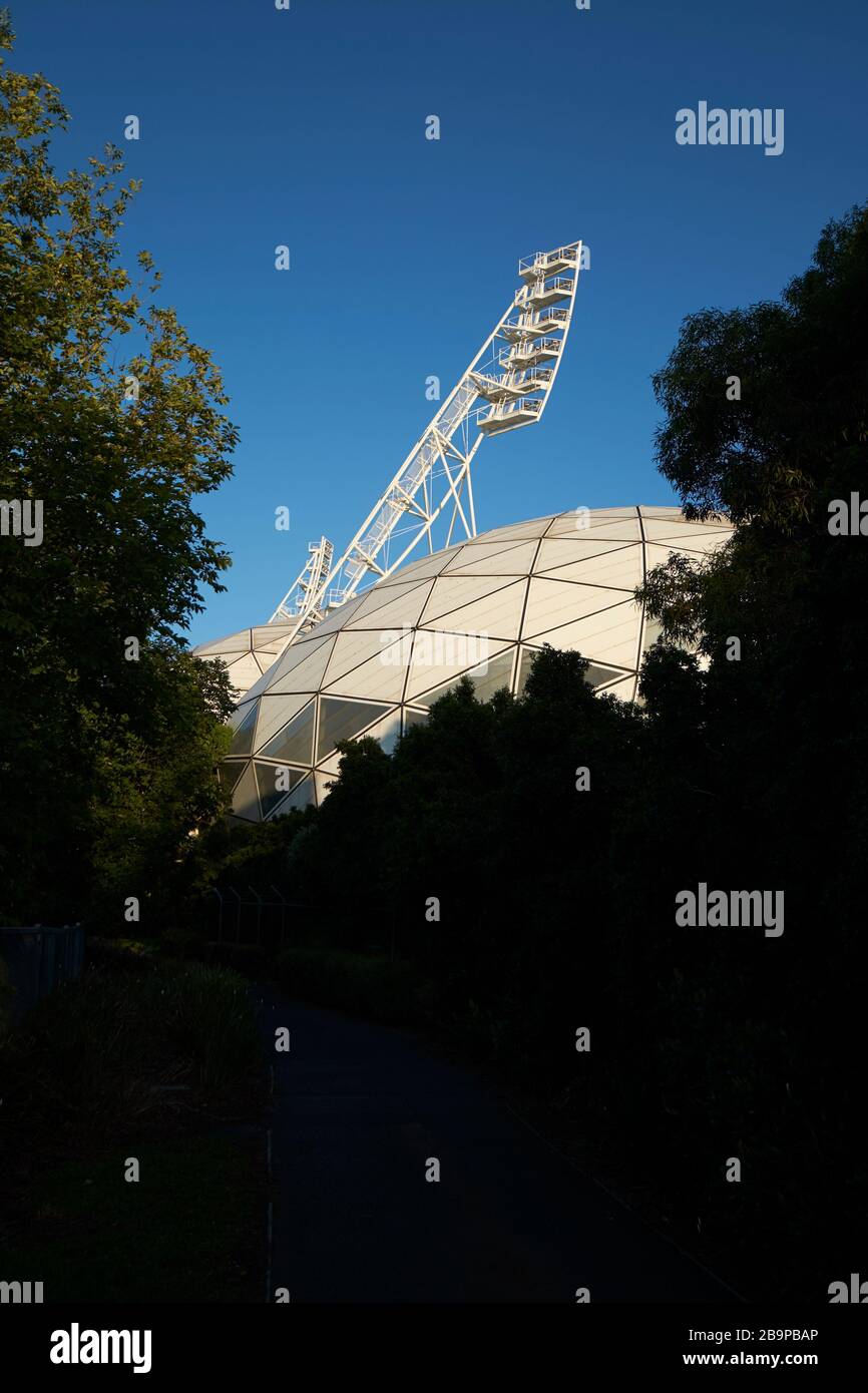 Un look abstrait et graphique du stade extérieur moderne et blanc AAMI Park. À Melbourne, Victoria, Australie. Banque D'Images