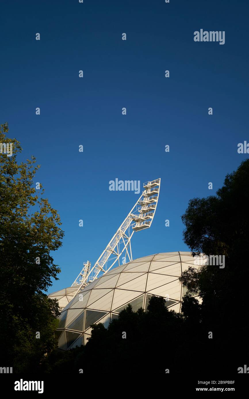 Un look abstrait et graphique du stade extérieur moderne et blanc AAMI Park. À Melbourne, Victoria, Australie. Banque D'Images
