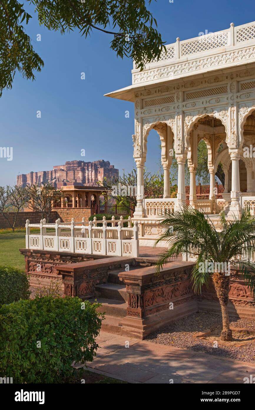 Vue sur le fort Mehrangarh de Jaswant Thada Jodhpur Rajasthan Inde Banque D'Images
