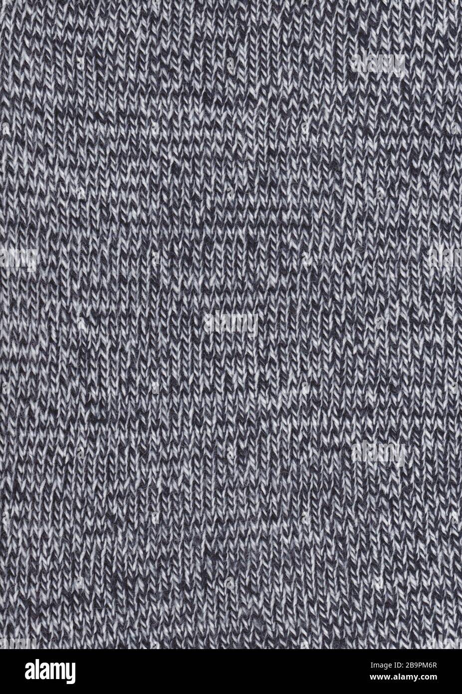 Pull à la main noir et blanc chaud en laine. Texture du tissu tricoté. Banque D'Images
