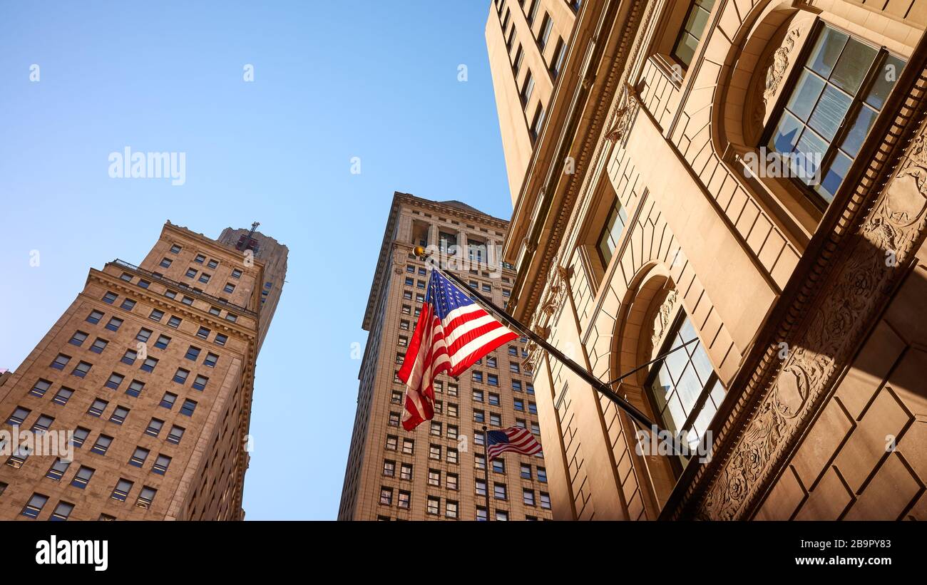 Drapeau américain à New York City au coucher du soleil, États-Unis. Banque D'Images