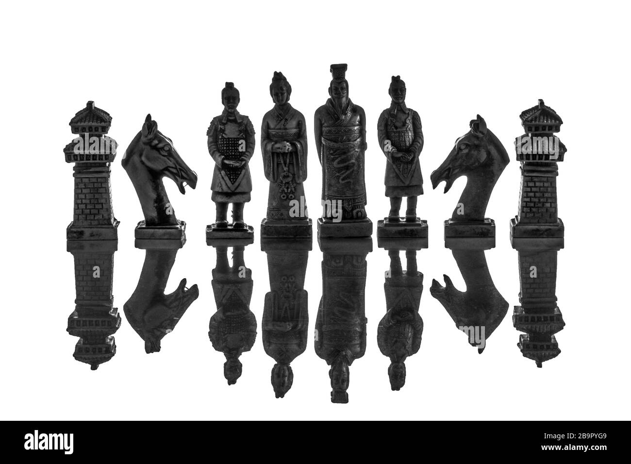 Gros plan photo d'échecs isolés sur un fond blanc. Style asiatique vintage. Banque D'Images