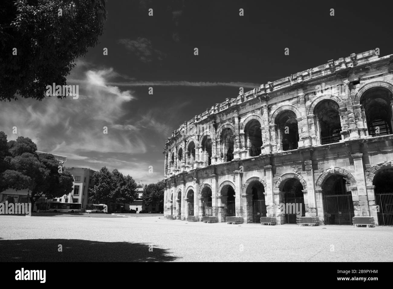 Amphithéâtre romain dans la vieille ville de Nîmes en France Banque D'Images