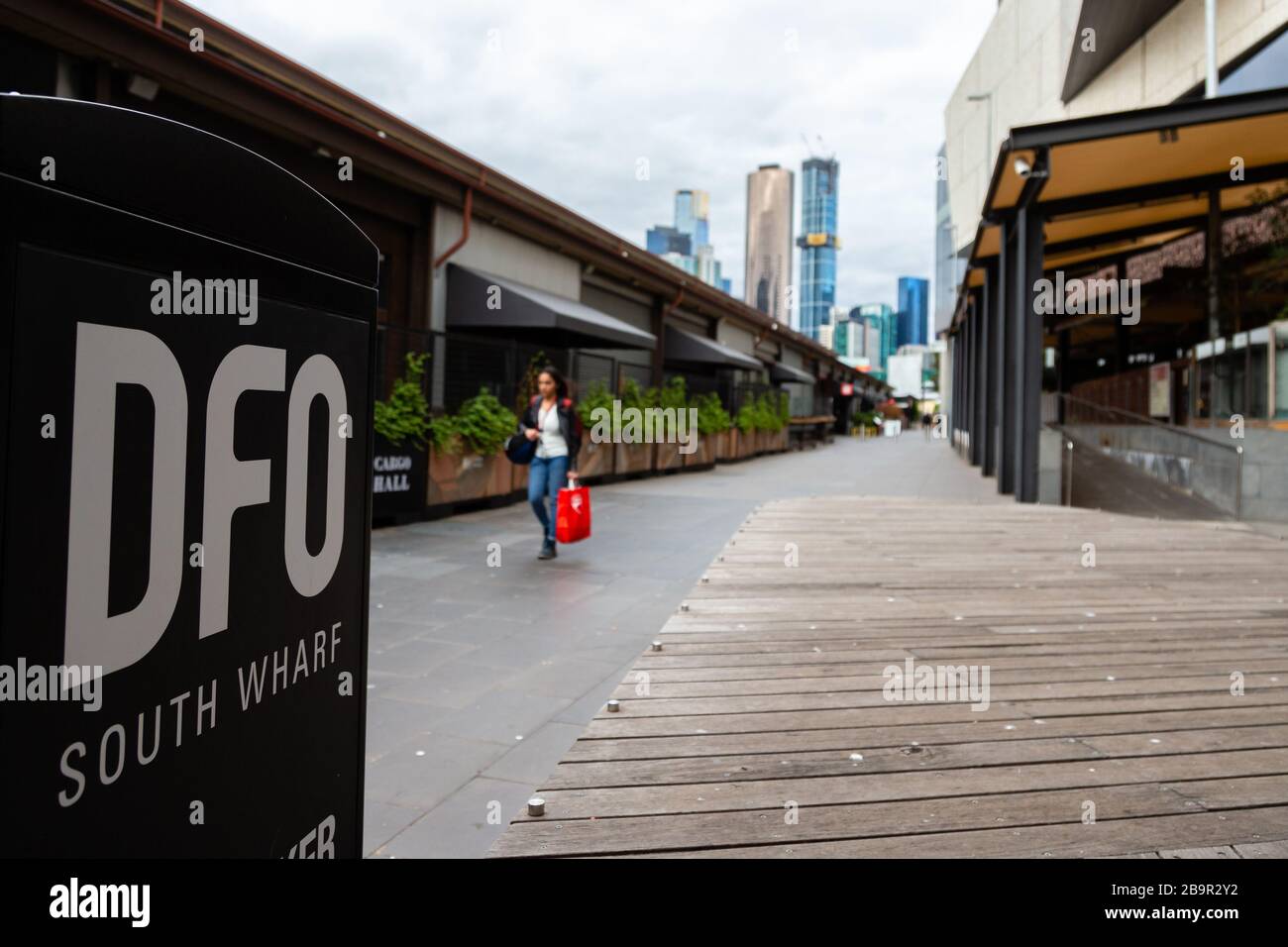 Melbourne, Australie, 25 mars 2020. South Wharf à Melbourne, connu pour sa culture de café et de restaurant, vide sous le nom de COVID-19 Pandémique frappe Melbourne, Australie. Crédit: Dave Hemaison/Alay Live News Banque D'Images