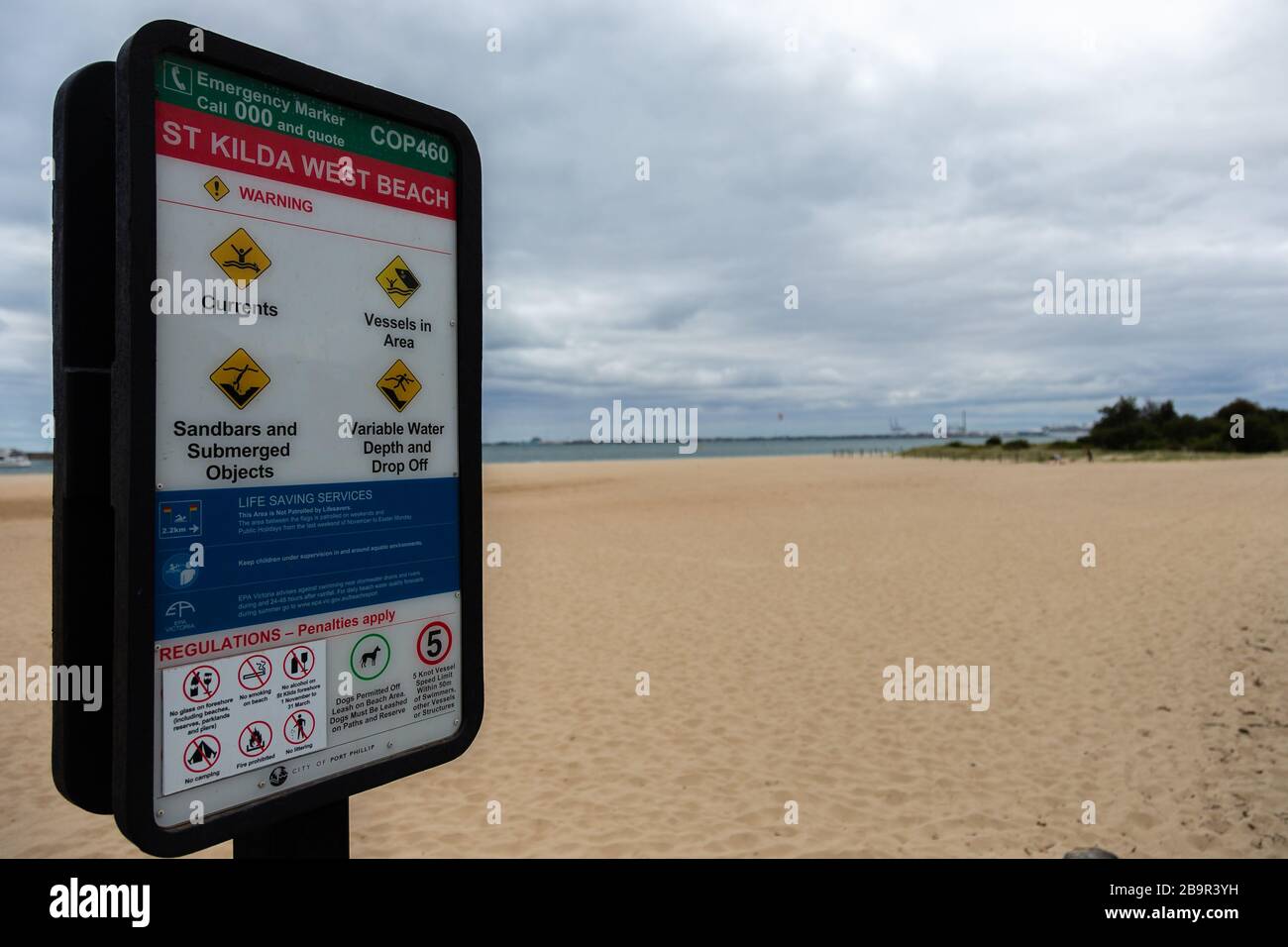 Melbourne, Australie, 25 mars 2020. La plage de St Kilda est vide car la pandémie de COVID-19 frappe Melbourne, Australie. Crédit: Dave Hemaison/Alay Live News Banque D'Images