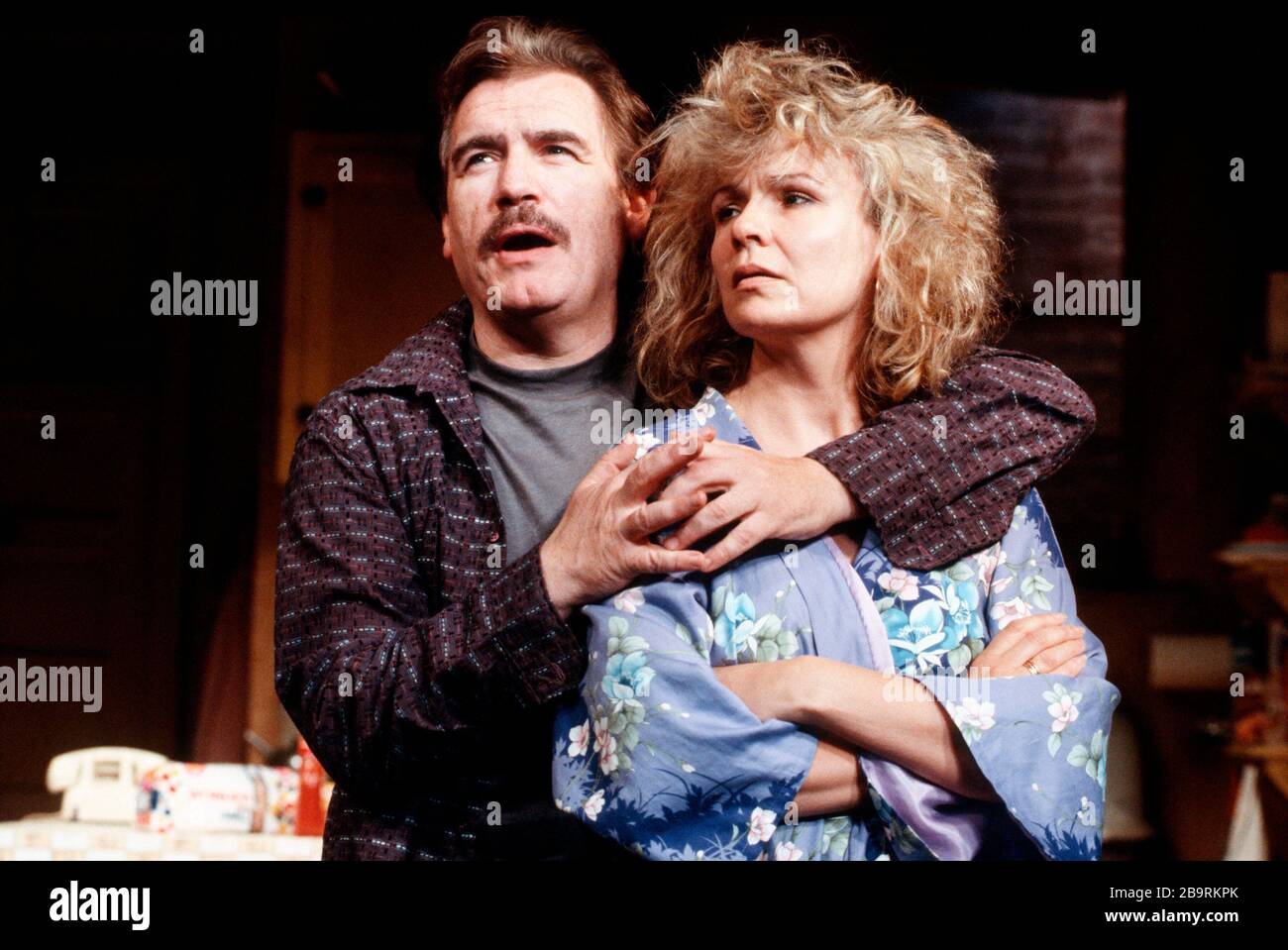 FRANKIE ET JOHNNY DANS LA CLAIR DE LUNE par Terrence McNally design: Sue Plummer réalisateur: Paul Benoît Brian Cox (Johnny), Julie Walters (Frankie) Comedy Theatre, Londres SW1 14/06/1989 Banque D'Images