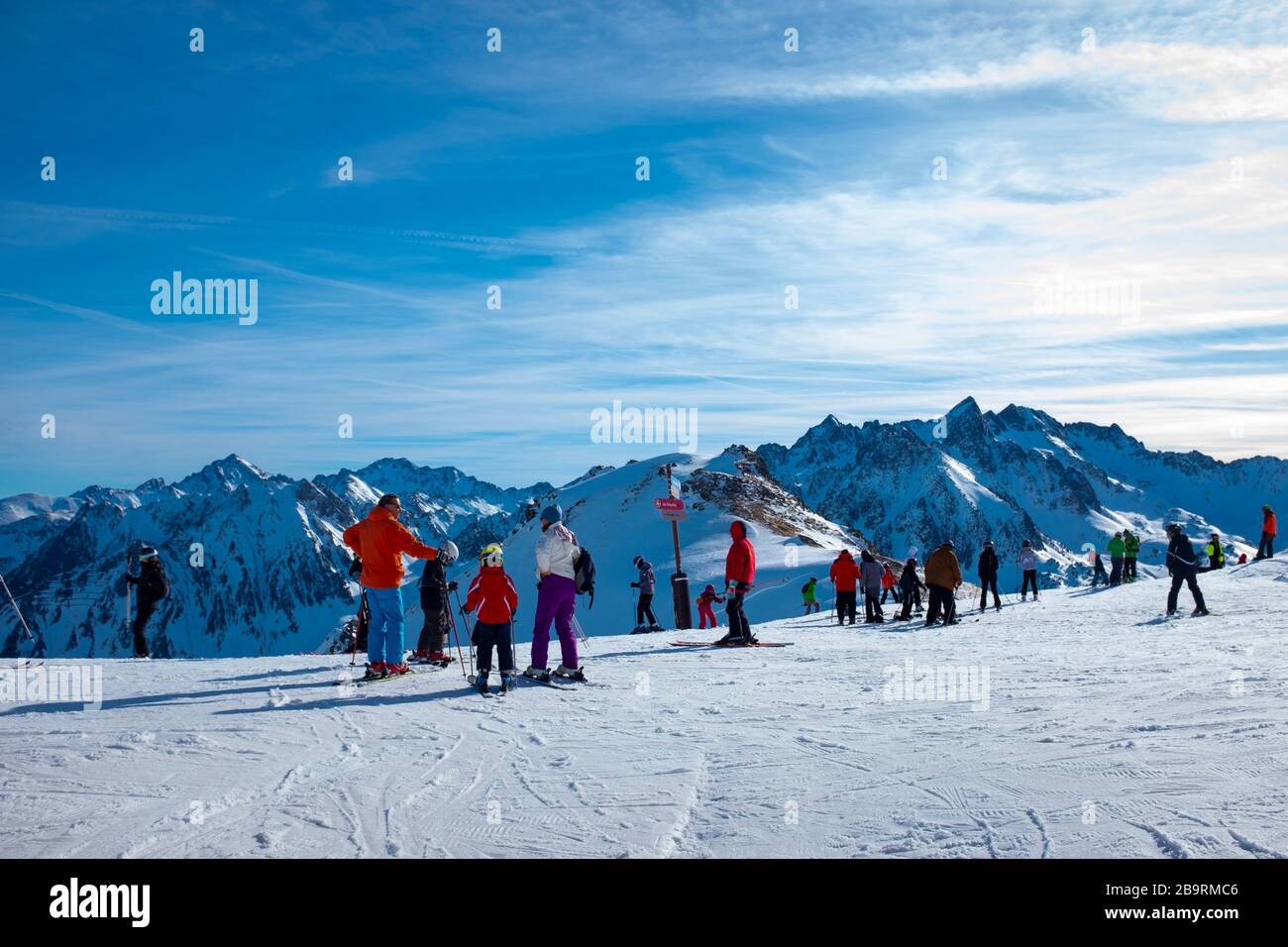 Ski à la station de ski de la Mongie, Bagnères-de-Bigorre, France. Banque D'Images