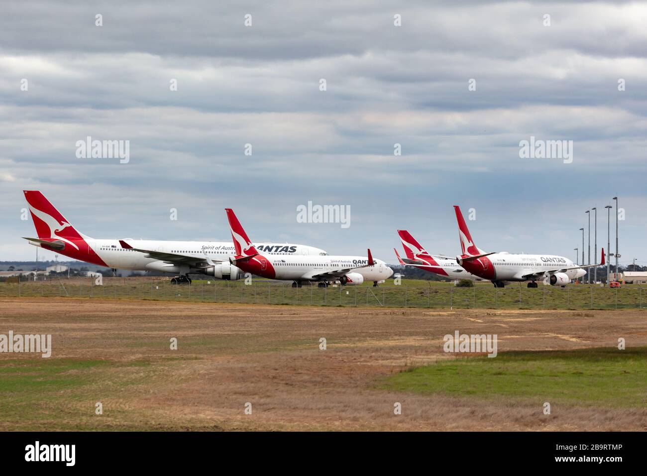 Les avions de Qantas stationnés à l'aéroport d'Avalon ont été mis à la terre pendant les vols lors de l'éclosion de COVID-19 (Coronavirus) qui a paralysé l'airl Banque D'Images