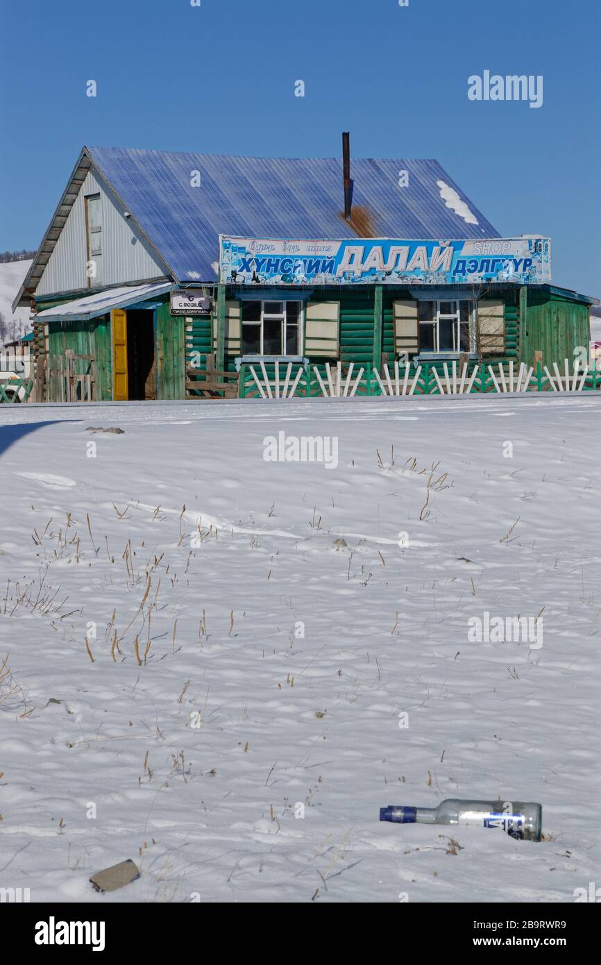 KHATGAL, MONGOLIE, 27 février 2020 : Restaurant à Khatagal. La petite ville est connue comme l'une des villes les plus froides de Mongolie, mais elle doit son récent Banque D'Images