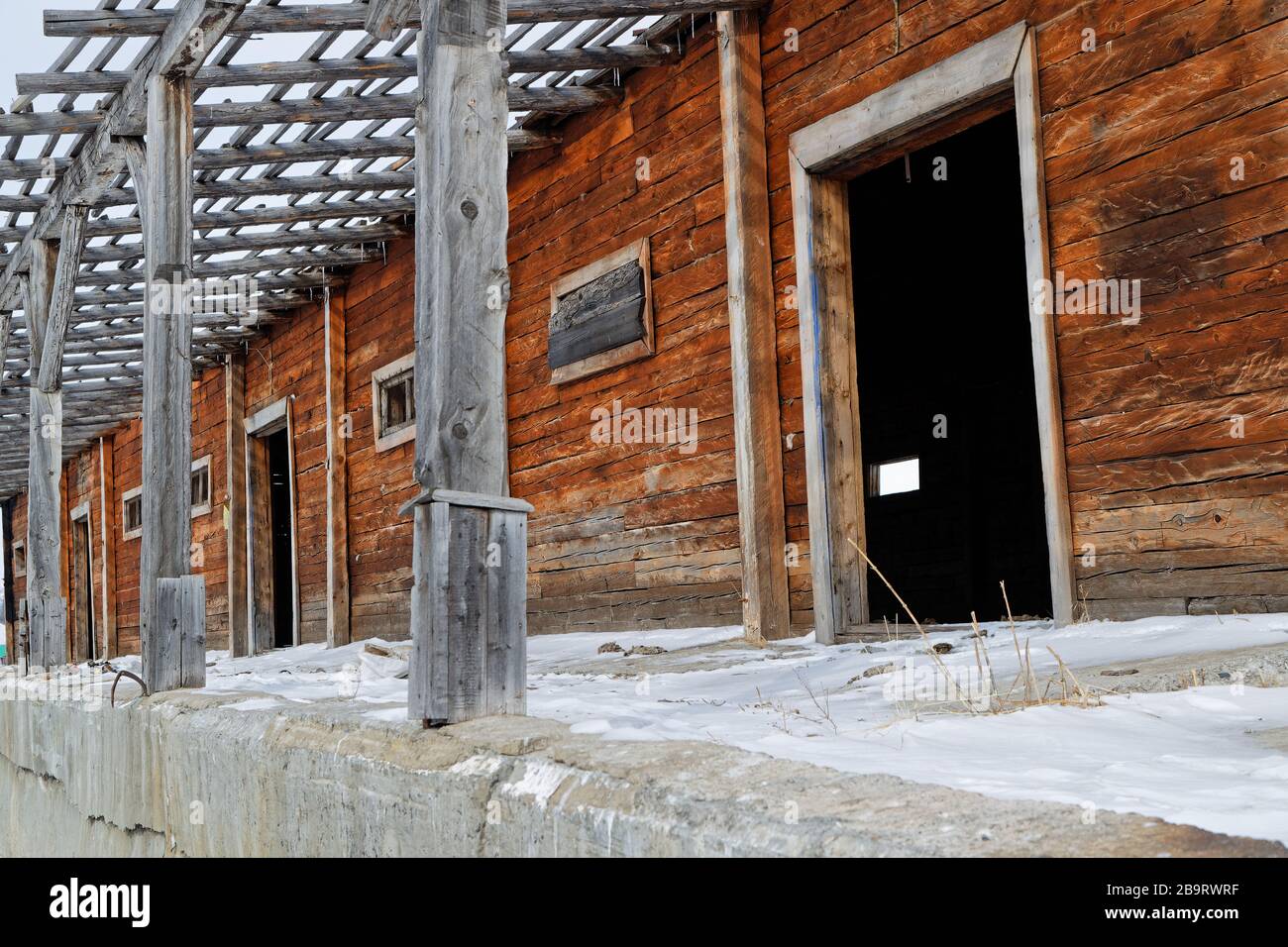 KHATGAL, MONGOLIE, 28 février 2020 : Tables à Khatagal. La petite ville est connue comme l'une des villes les plus froides de Mongolie, mais elle doit son récent dev Banque D'Images