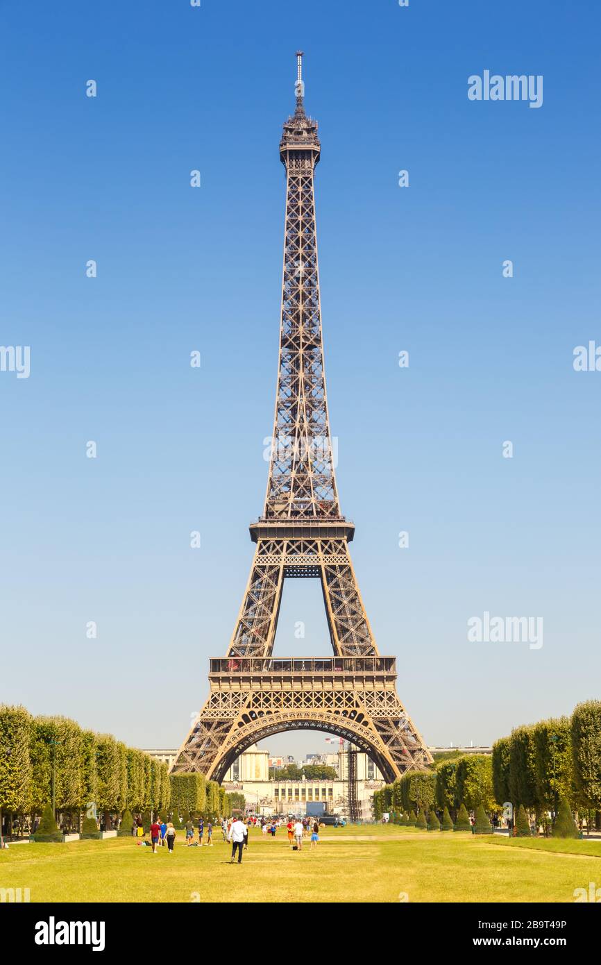 Paris Tour Eiffel France voyage portrait format site touristique vue Banque D'Images
