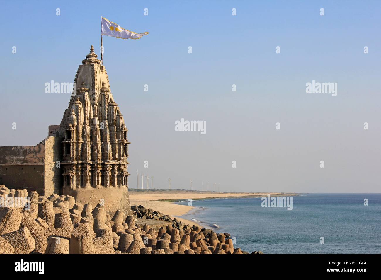 Temple hindou de Samudra Narayan au confluent de la rivière Gomti et de la mer d'Arabie à Dwarka, Gujarat, Inde Banque D'Images