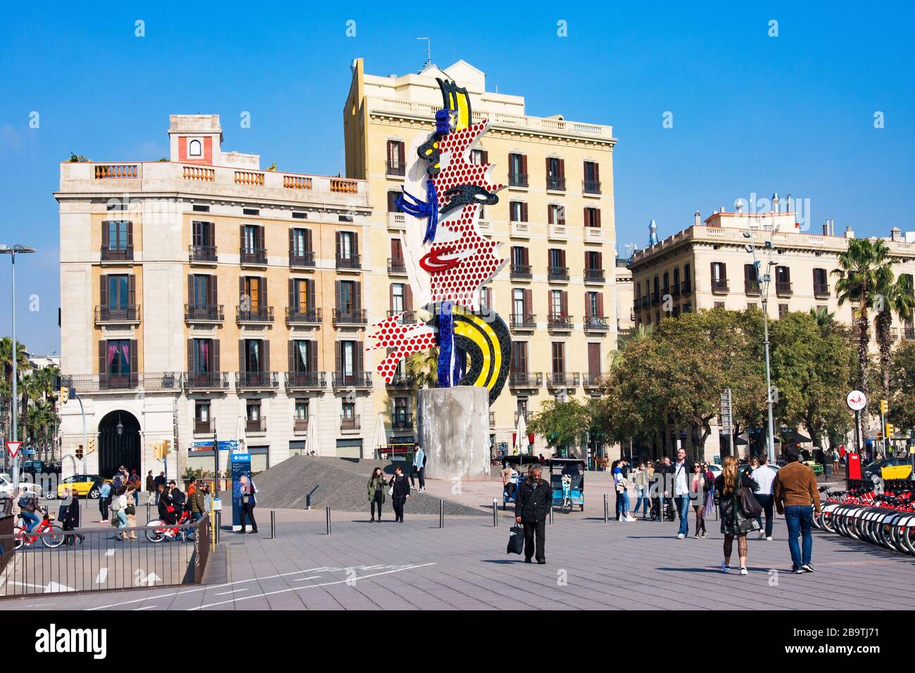 Barcelone, Espagne - 22 février 2020: La tête de Barcelone (la Cara o Cabeza de Barcelona) est une sculpture surréaliste créée par l'artiste pop américain Roy Lich Banque D'Images